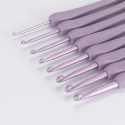 Set da 8 pezzi all'uncinetto viola uncinetto ergonomico a mano filato ad ago in alluminio leggero 2.5-6.0mm per maglieria per principianti