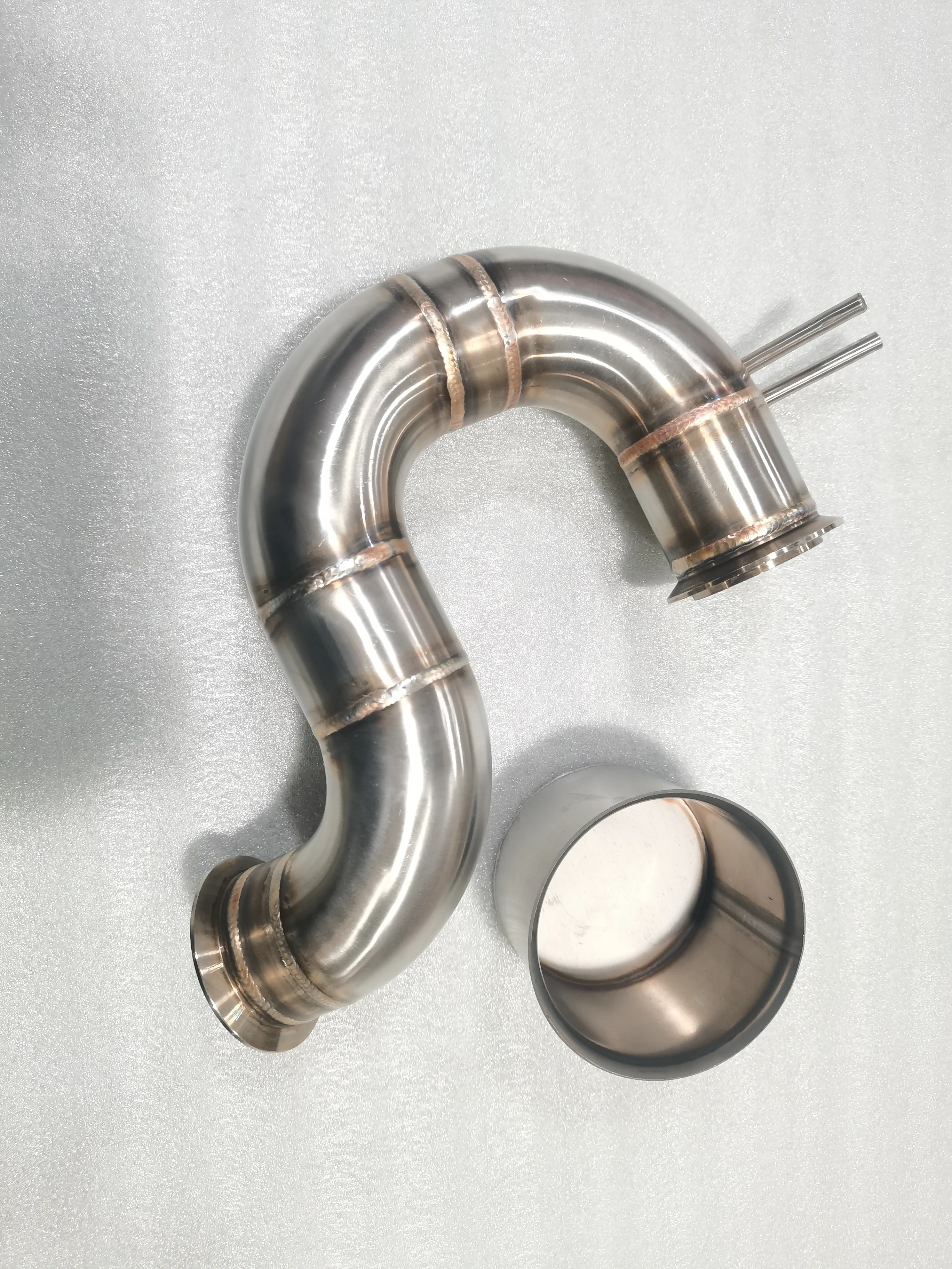 

Выпускные патрубки для VW Golf 7 1.6 TDI MK7 TDI