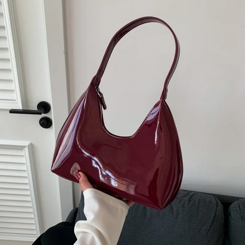 Bolso de mano de charol Retro para mujer, bolso de axila burdeos, bolso de media luna brillante Simple, bolso de hombro versátil, nicho francés, nuevo