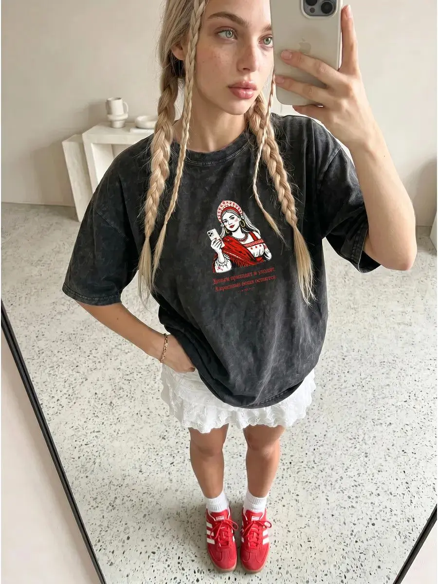 Black Washed Cotton T-Shirt with Modern Folk Girl Selfie Graphic | Funny Russian Quote Casual Top Sweet Russian Women Streetwear