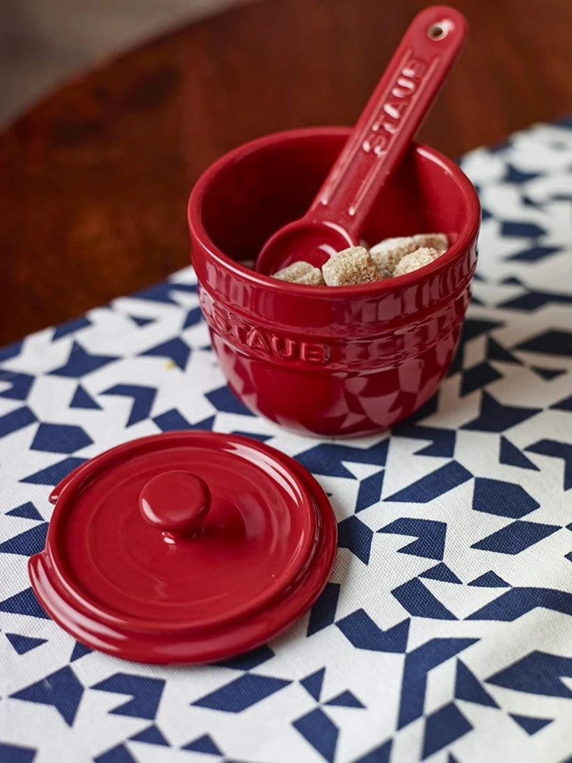 Pote de Armazenamento de Cerâmica Esmaltada Staub para Açúcar, Sal e Temperos, com Colher, Vermelho Cereja, para Cozinha