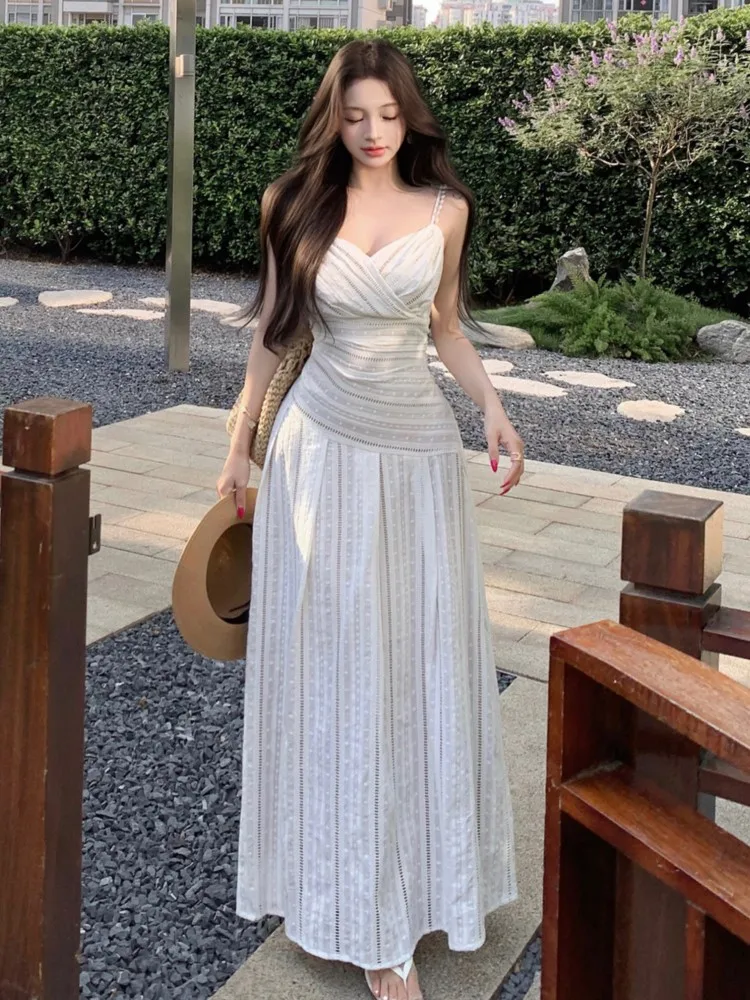 

Women's French Vintage Fashion Sling Dresses 2025 New Summer V-Neck Slim Waist Spaghetti Strap Long Dress Causal Holiday Robe