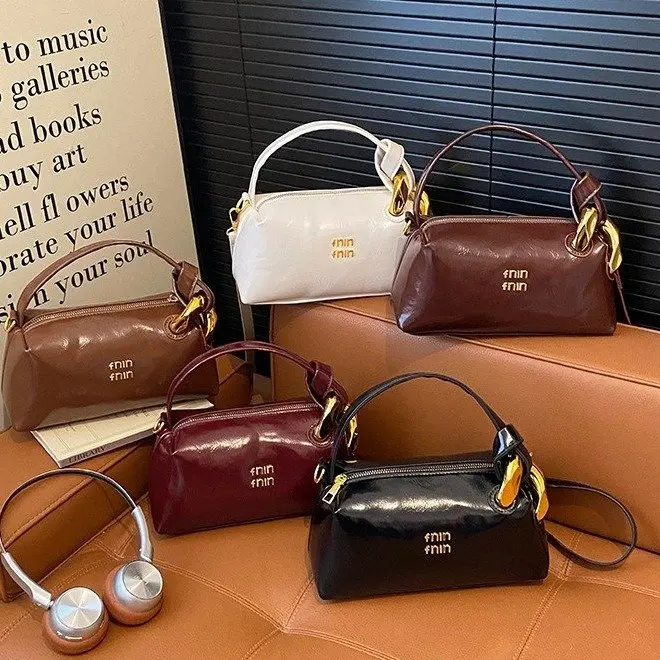 

Casual and Fashionable Hand-held Pillow Bag, High-end Simple Shoulder Bag, Retro Oil Wax Leather Handheld Women's Bag