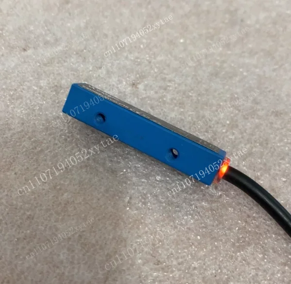 Proximity switch, model IH020BK41VD-P16 10-30V DC, tested OK