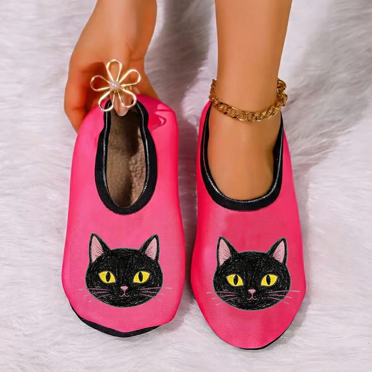 

Four season wearable cat print with thin velvet lining, breathable, high elasticity, anti slip flooring, couple slippers