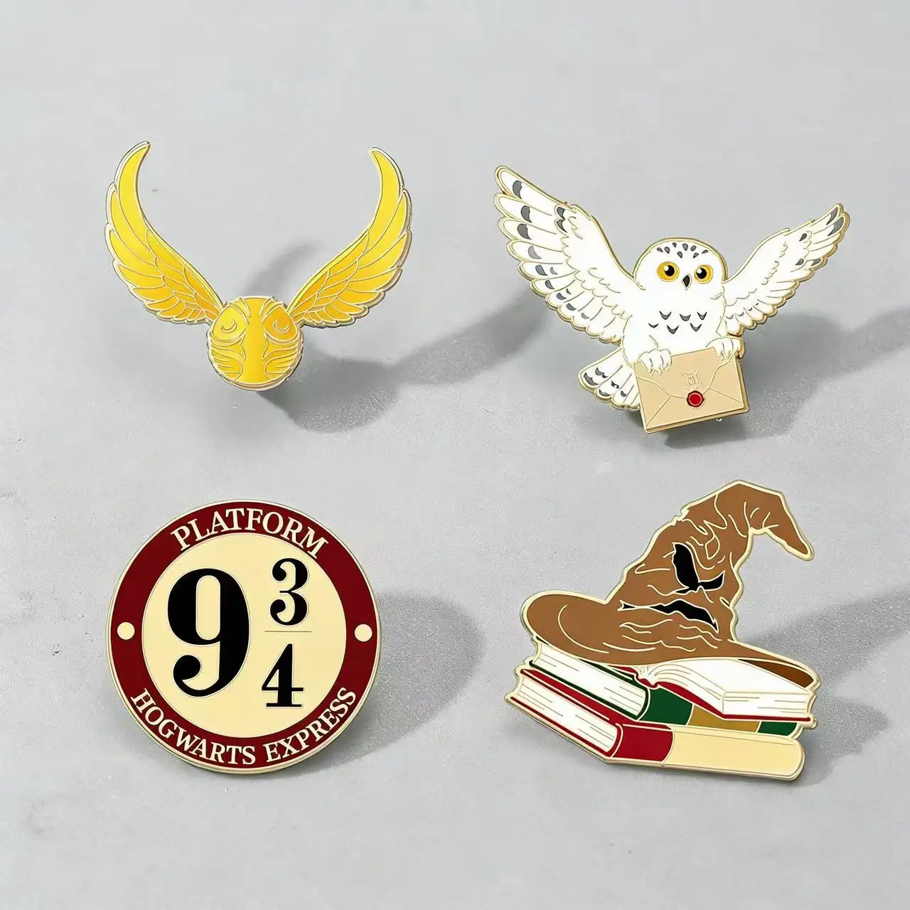 4 Peças Broche de Desenho Animado Criativo e Fofo, Pin Esmaltado, Emblema de Metal para Mochila, Roupa e Joias, Acessórios, Presente