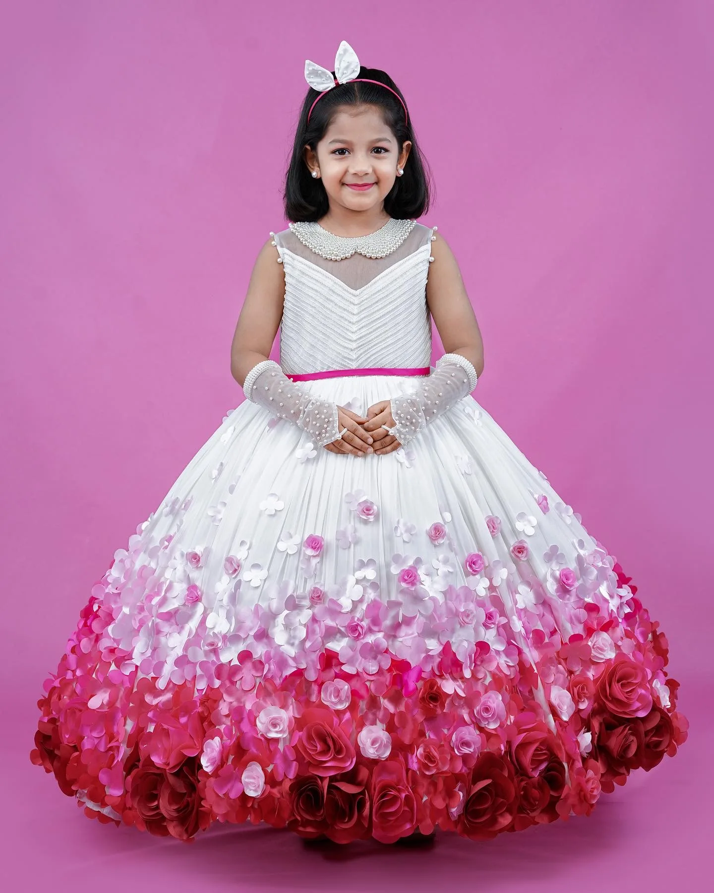 2024 White Flower Girl Dresses Ball Gown Satin Pearls Hand Made Flowers Little Girl Peageant Birthday Christening Dress Gowns