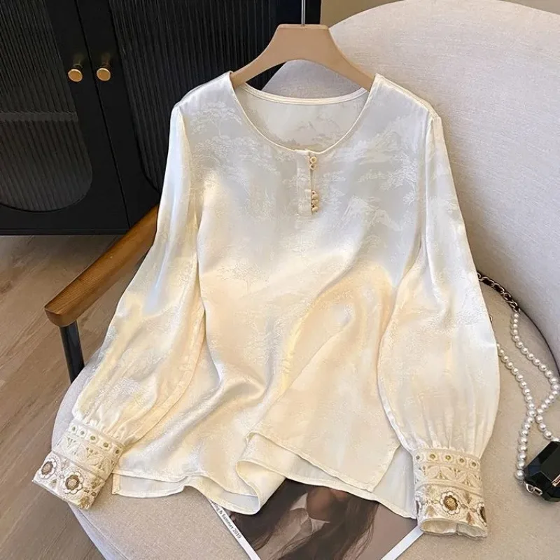 

Женская бежевая блузка из жаккардового атласа с круглым вырезом, декорированная пуговицами, с кружевными манжетами, длинными рукавами, элегантный топ