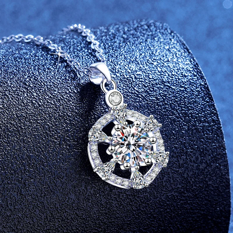 LioraGem Snowflake Compass Diamond-Set Necklace Pendant, Fashion Classic 1-Carat Moissanite Collar Necklace Platinum PT950 Stamp