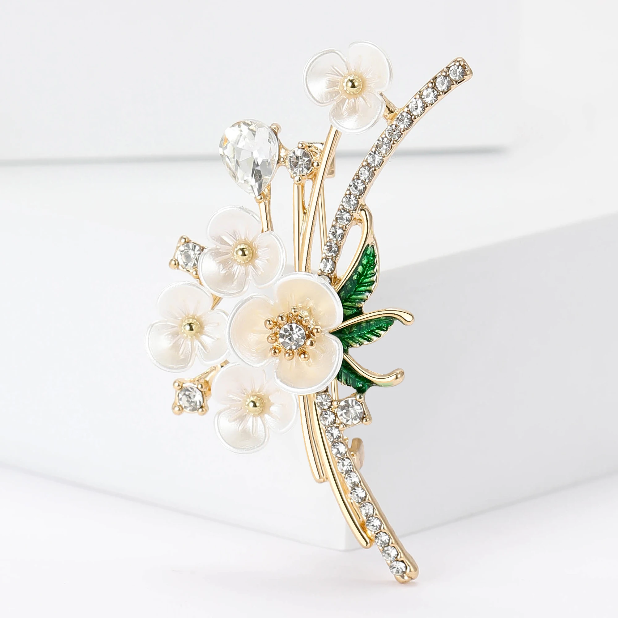 New Rhinestone Plum Bossom Pins for Women Unisex Glass Flower Brooches Event party backpack decoration clothes accessories