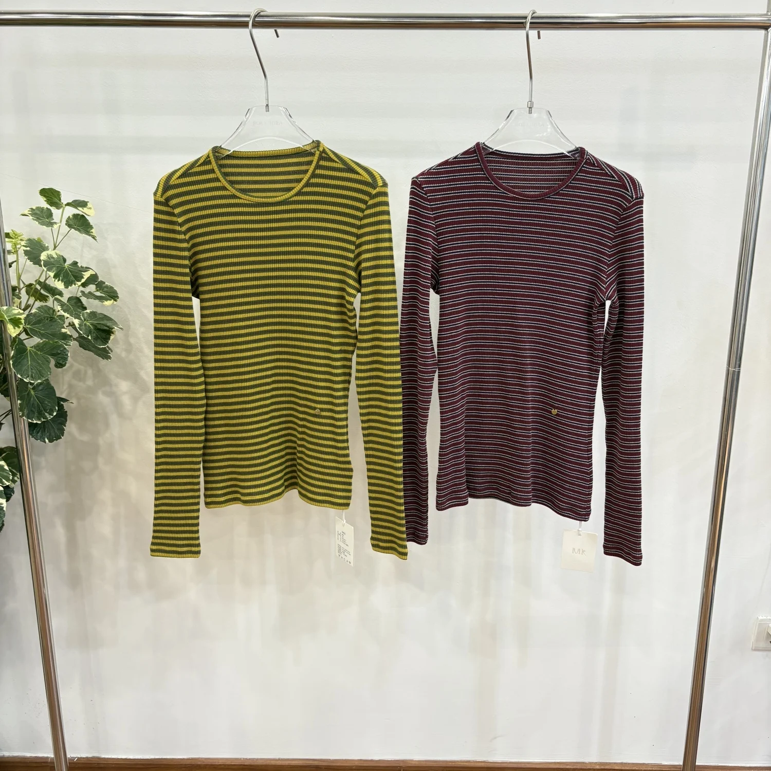 

Faionable Striped Long Sve T-irt Women's New Arrival Dongdaemun Autumn 2025 Commute Sle Korean Version Cotton 00%