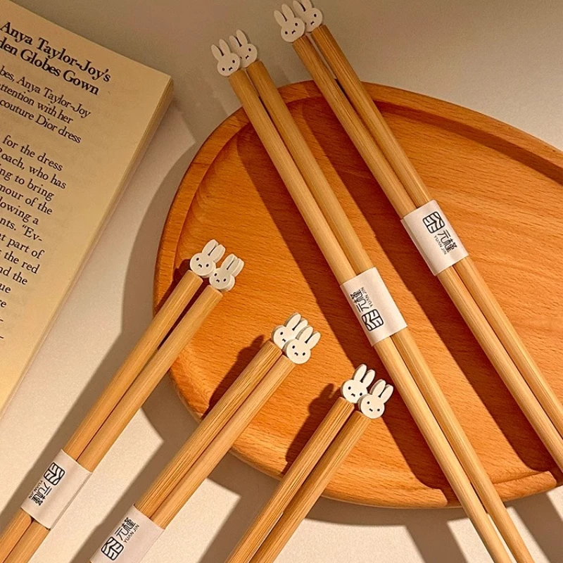 Miffy pauzinhos domésticos, boneca tridimensional, utensílios de mesa, design de nicho, pauzinhos de refeição separados, presente de feriado para meninos e meninas