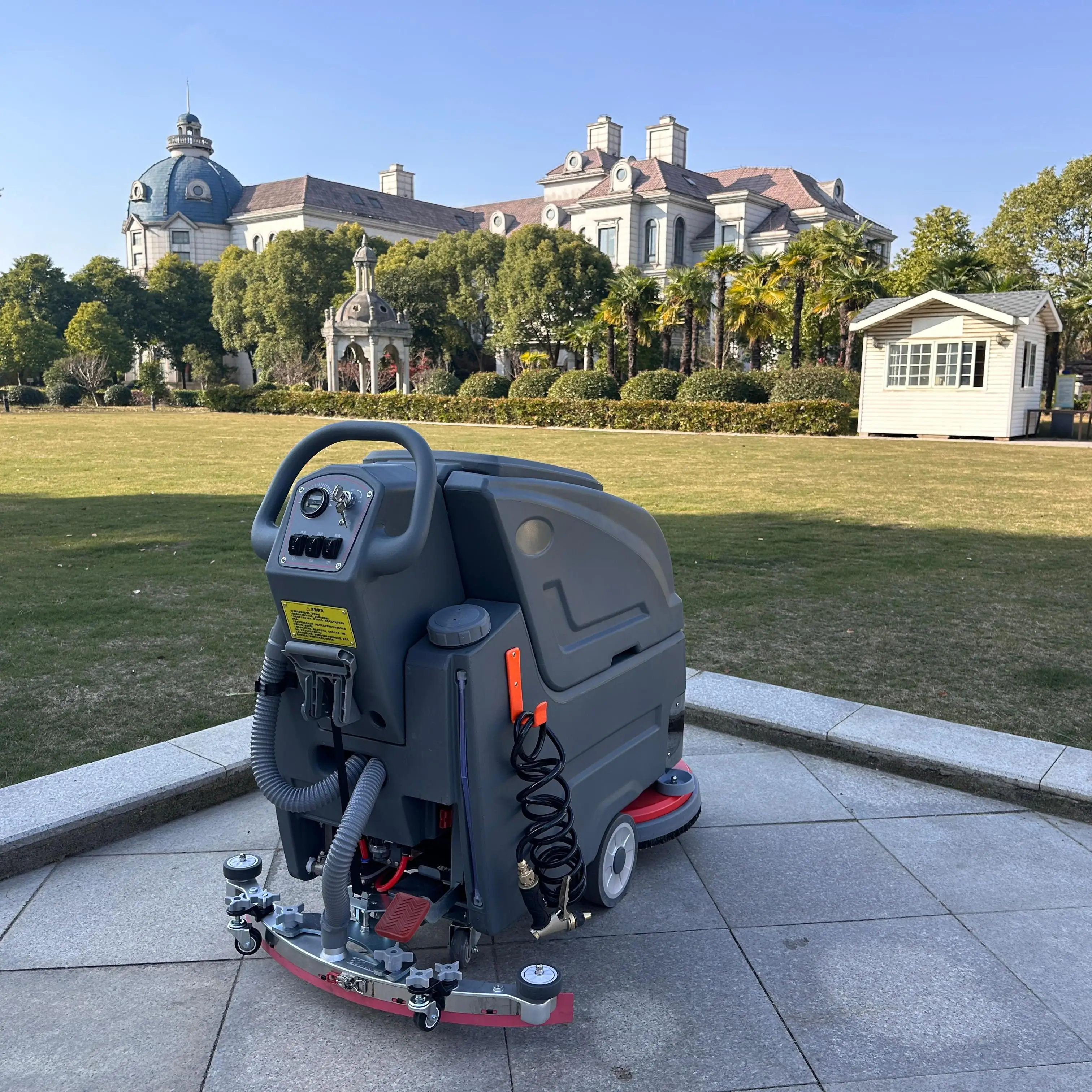 معدات تنظيف الأرضيات بالدفع اليدوي للمستشفيات آلة التنظيف متعددة الوظائف المشي خلفًا على غسيل الأرضيات الصناعية