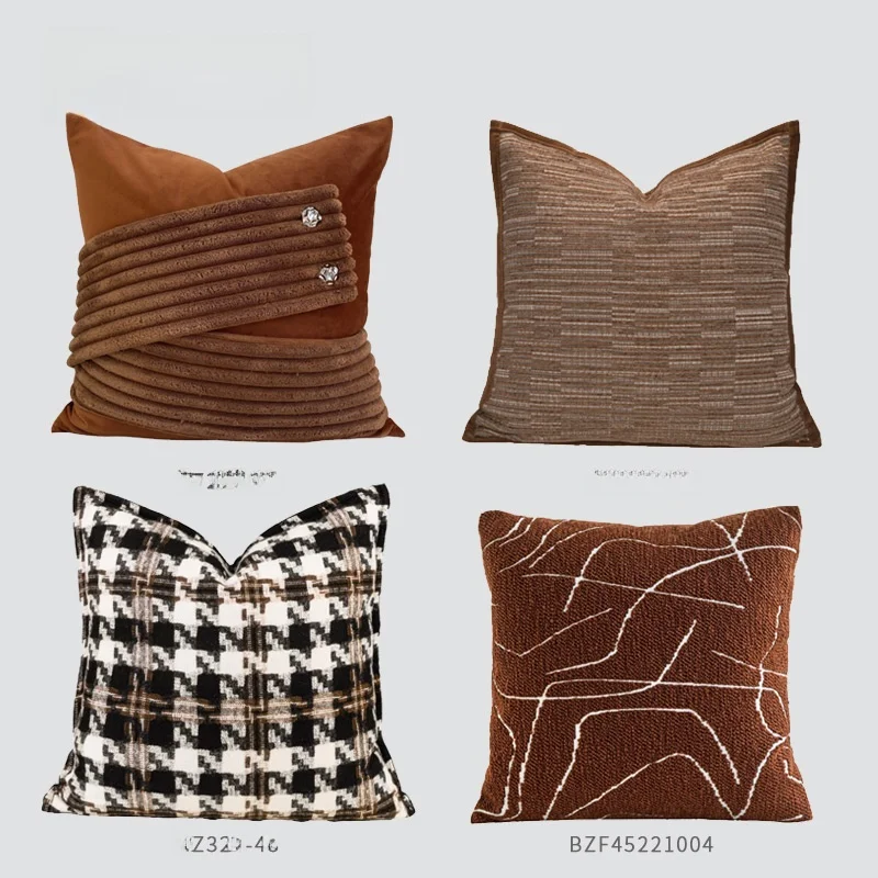 cuscino-decorativo-moderno-minimalista-color-caramello-con-texture-per-divano-campione-per-sala-espositiva-hotel-b-b-quadrato-in-misto-seta-e-cotone