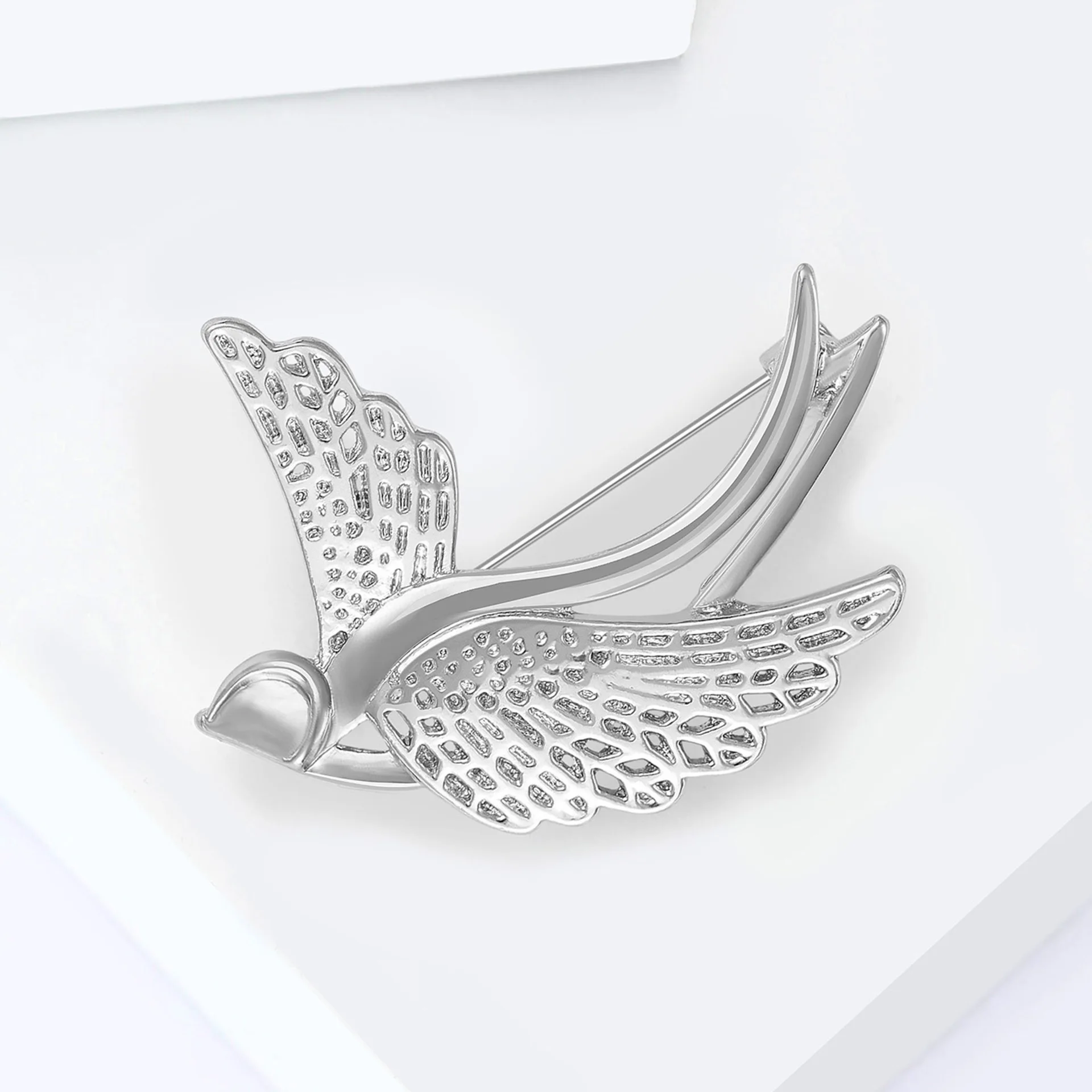 New enamel smooth hollow swallow brooch, fashionable and versatile women's clothing chest flower accessory