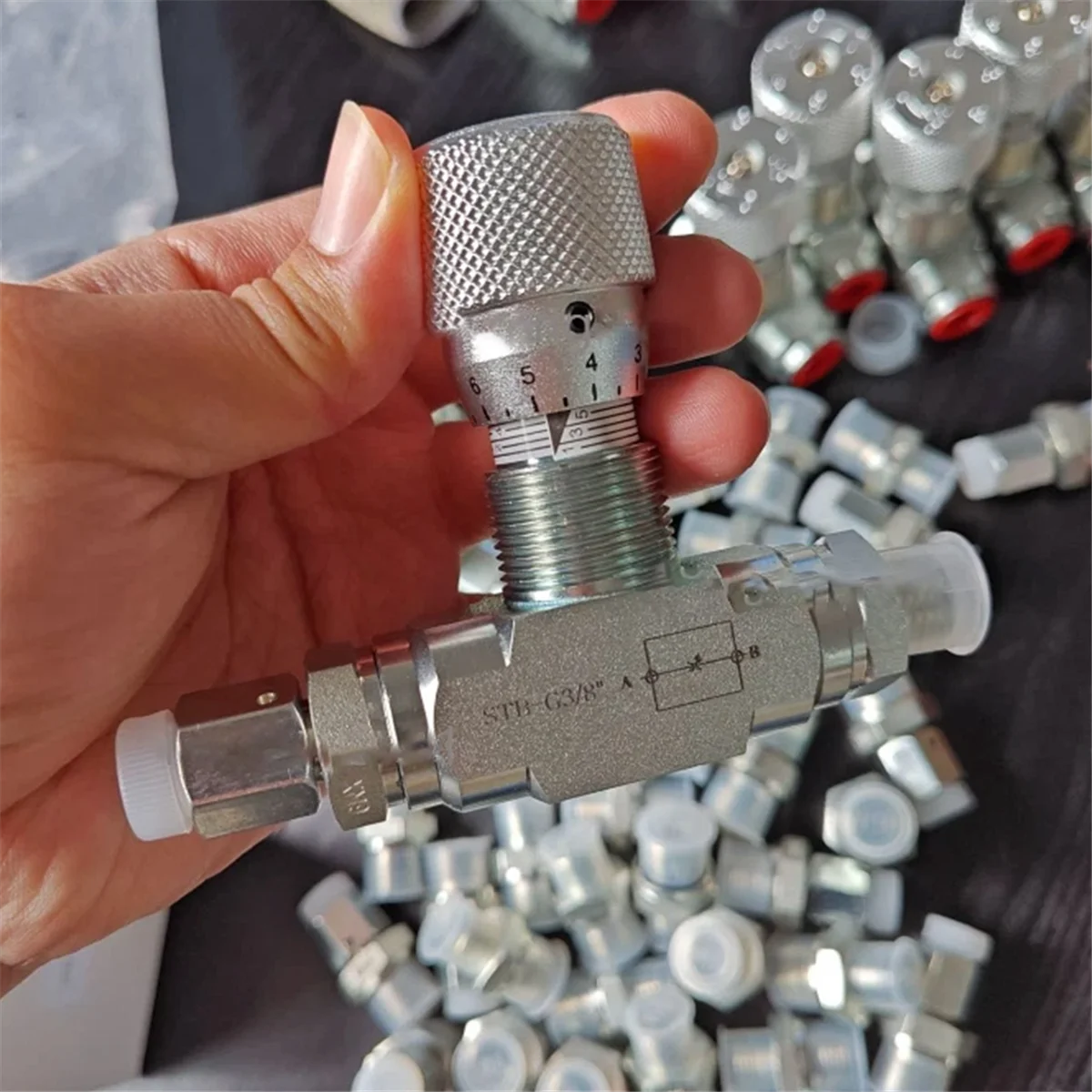 AA25 Flow Control Bidirectional Hydraulic Restrictor Valve STB-G3/8 with L08 Connector 1PCS
