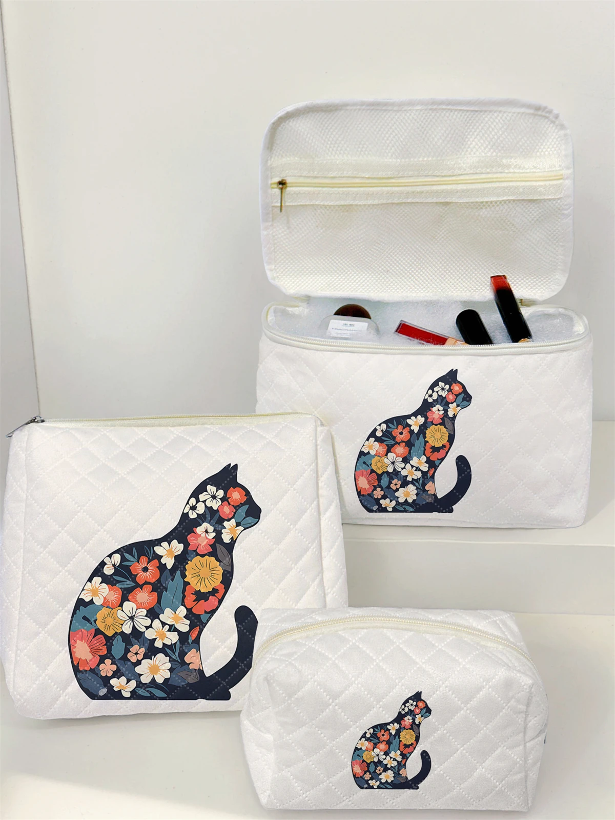 

1 Set Portable Makeup Bag, Large Capacity Design, Easily Accommodate Your Cosmetics, Lightweight And Portable For Storing Cosmet