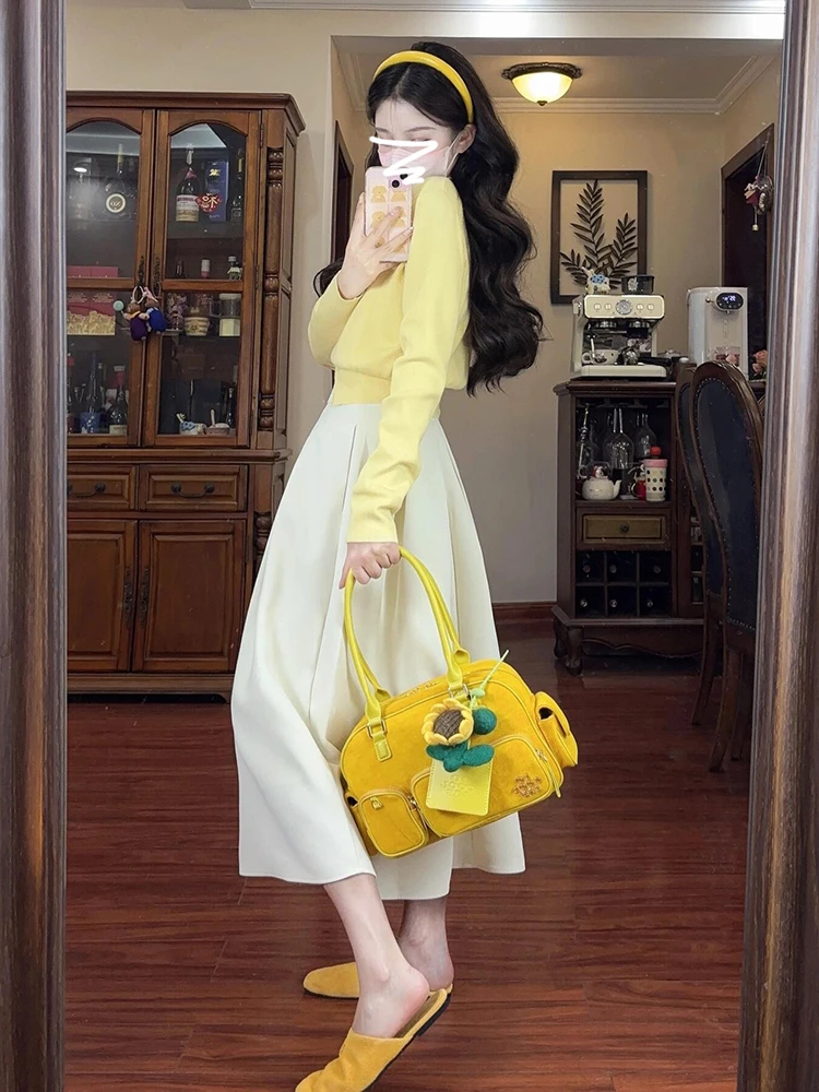 옐로우 니트 드레스 여성 가을 2025 신상 스몰 사이즈 향기로운 바람 초가을 의류 원피스 프렌치 스타일 하이웨이스트 A라인 스커트 투피스 세트