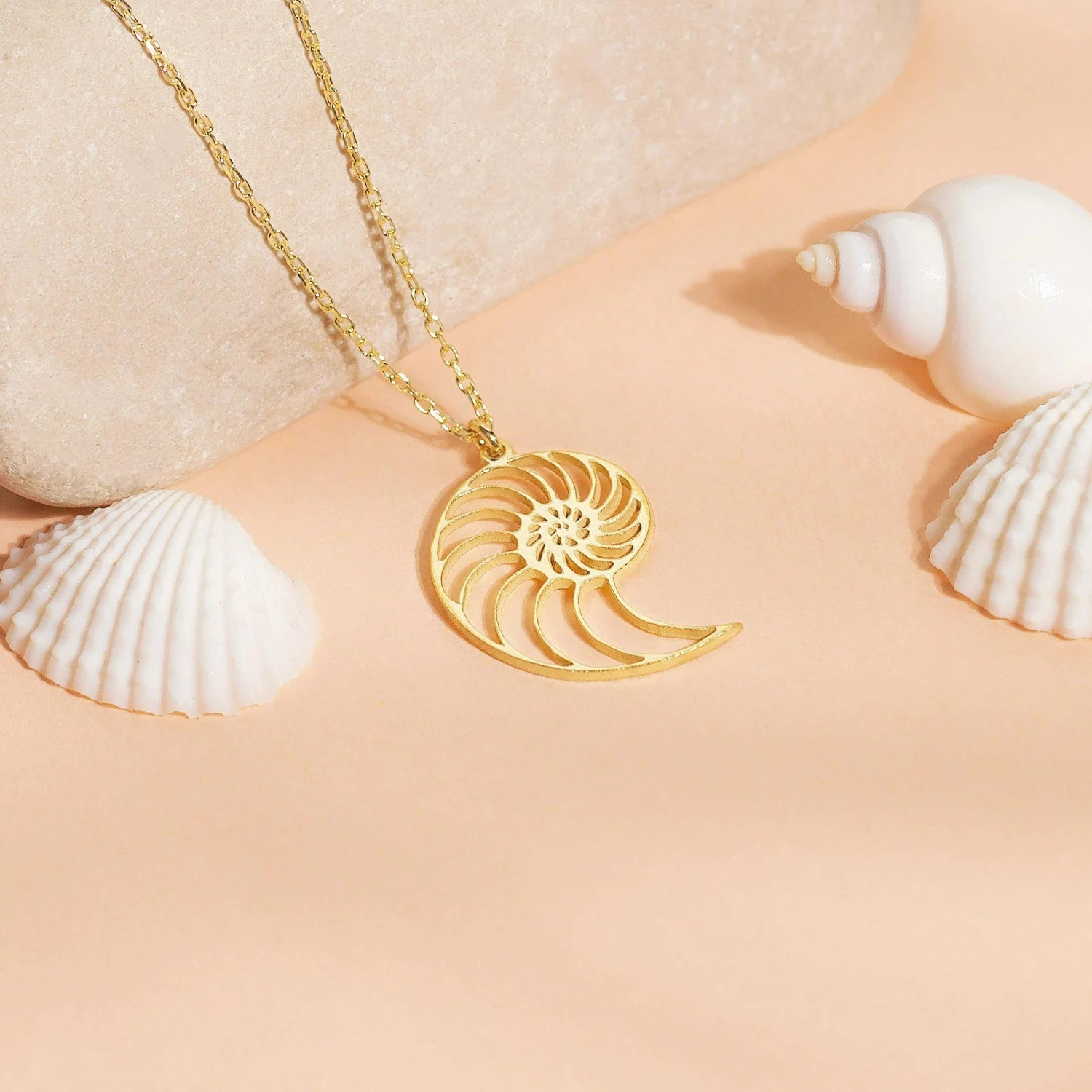 

Seashell Necklace, Bohemian Ocean Jewelry, Shell Pendant, Holiday All-Match Necklaces,18K Gold Plated Stainless Steel