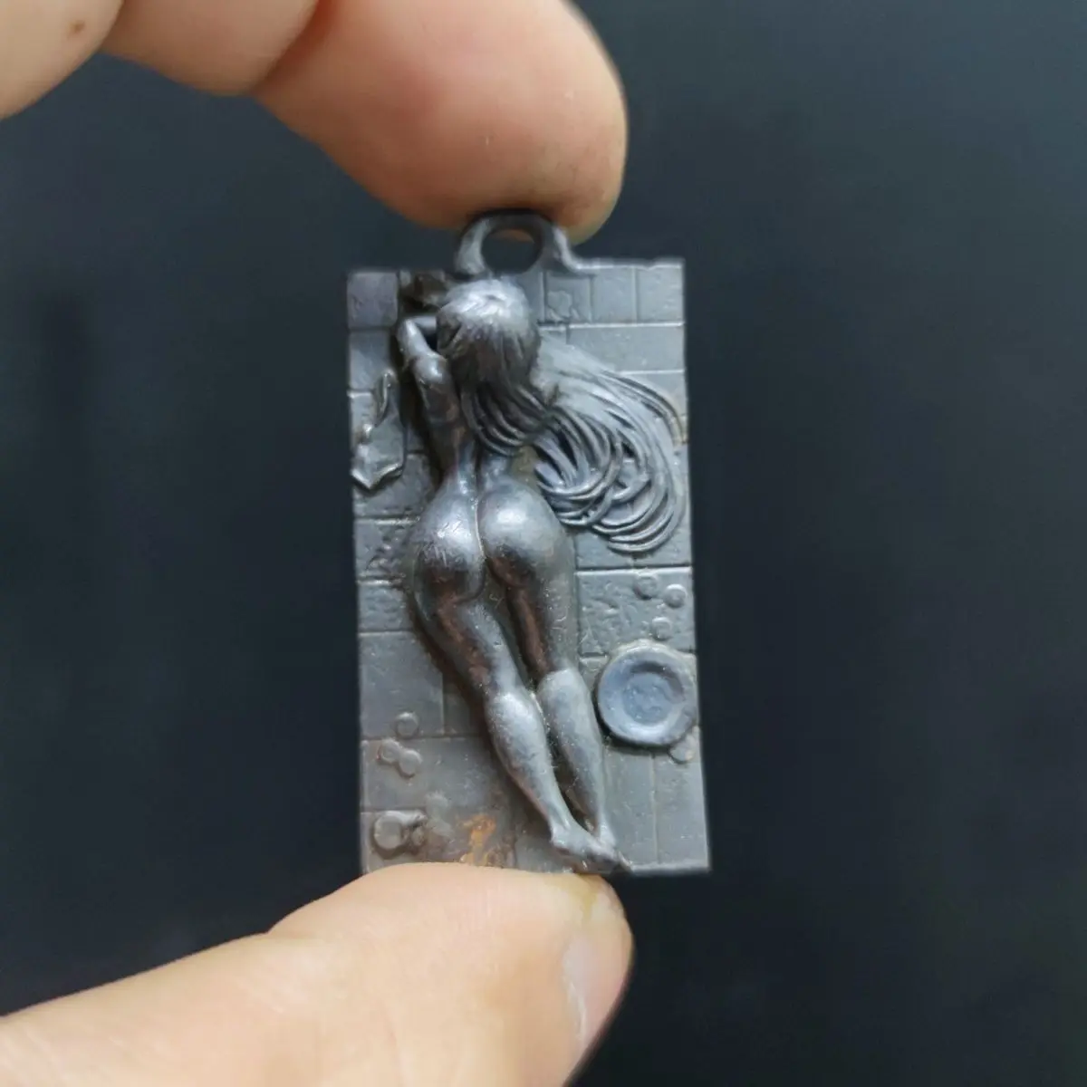 

Antique Brass Reclining Statue - Elegant Curve Figure for Keychain Desktop Model Vintage Anime Art Gift Desktop Decor Collectors