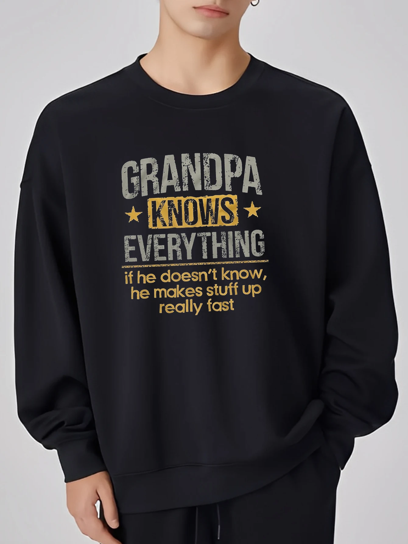 

Long-sleeved crew neck black crew neck sweater "Grandpa knows everything" family will prefer