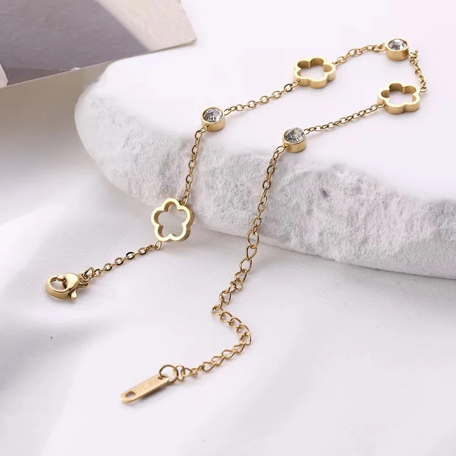 1PC Fashionable hollow out five leaf lucky grass flower zircon bracelet, light luxury, high-end feeling, girl gift jewelry