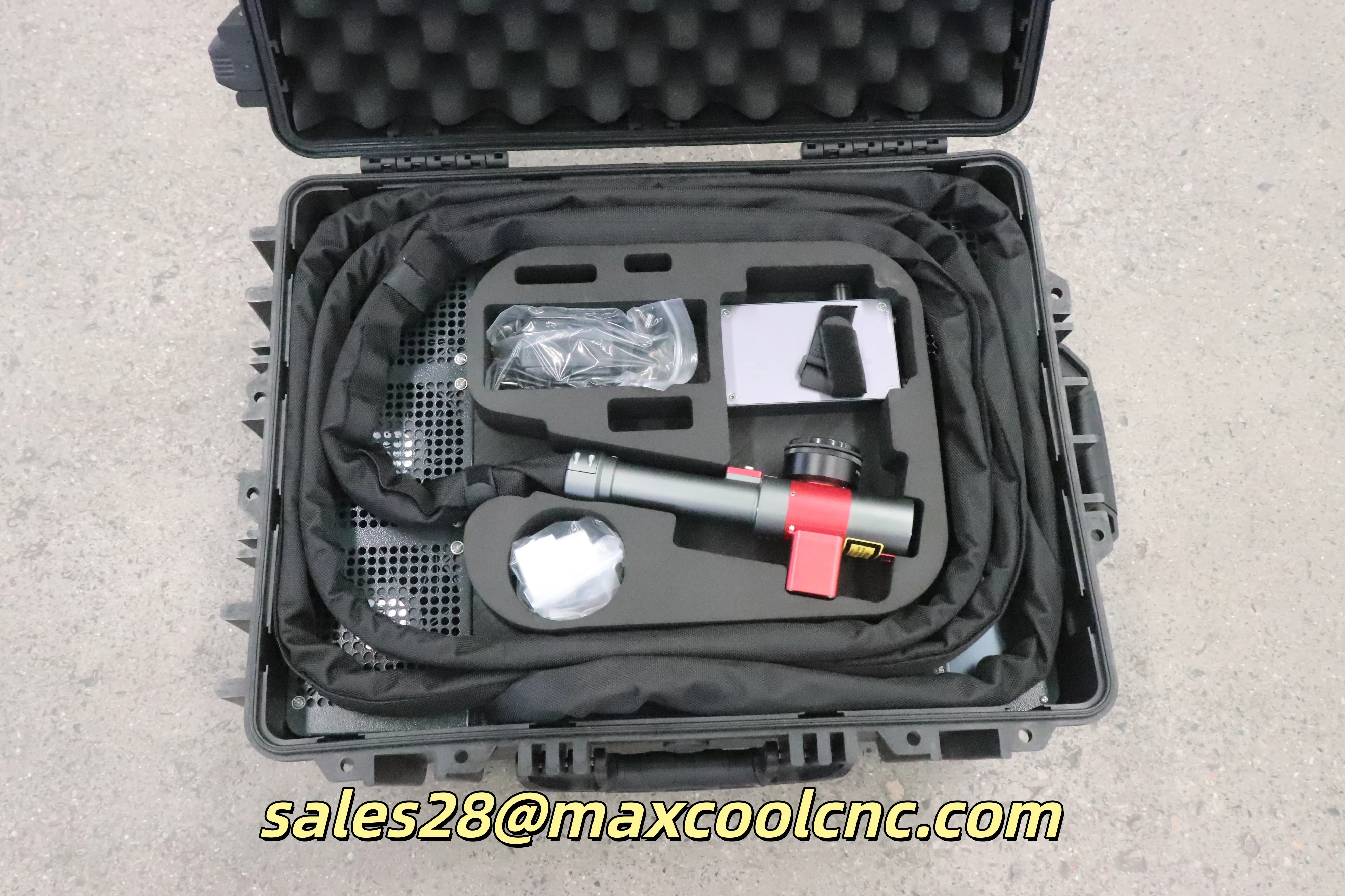 2026 Suitcase & Luggage Handheld Laser Portable Cleaning Machines 45kg Precise Laser Cleaning Machines for Rust Paint Cleaning