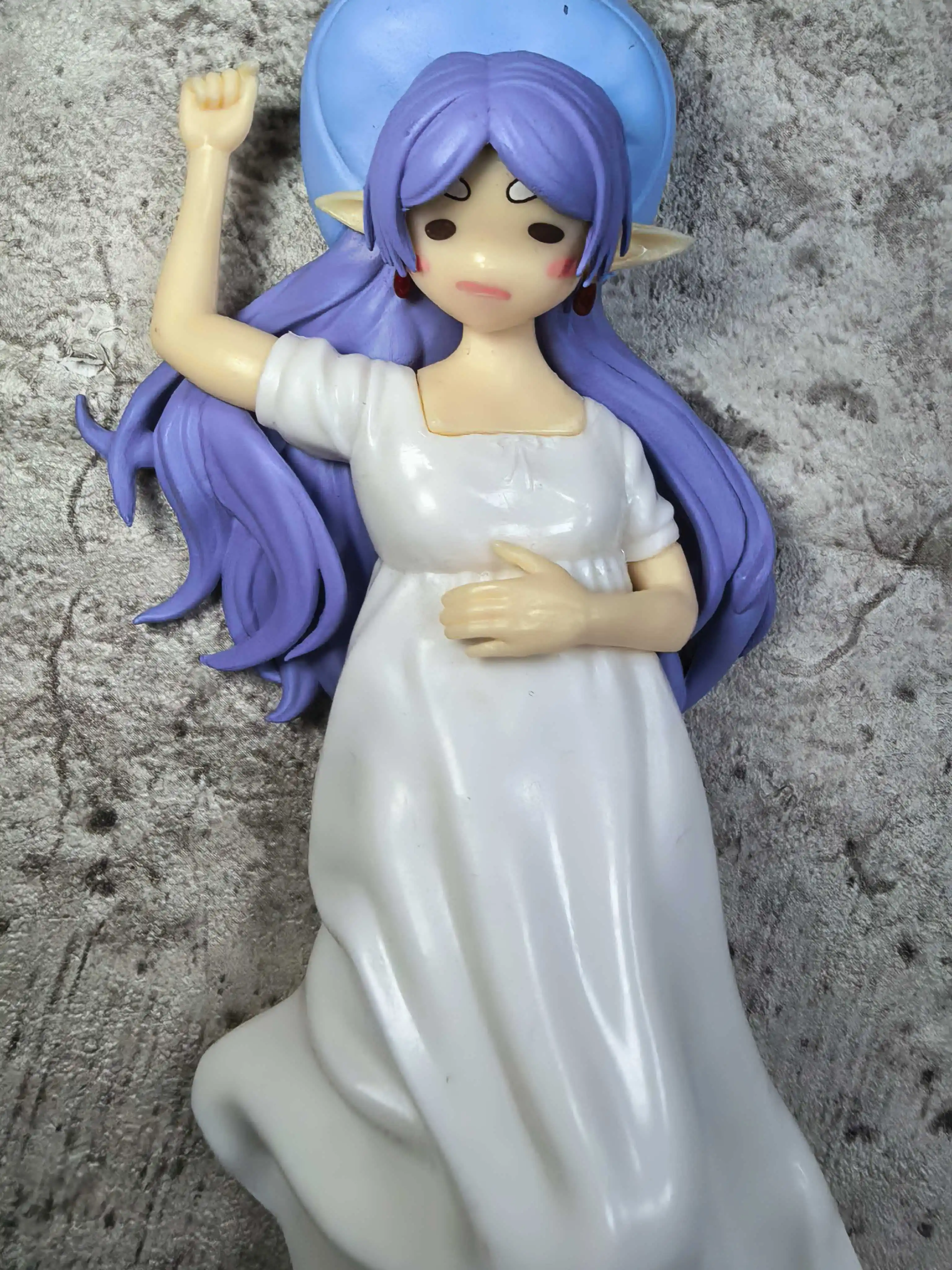 Figure anime Frieren da 17 cm Modello carino posizione addormentata collezione di giocattoli action figure bambole