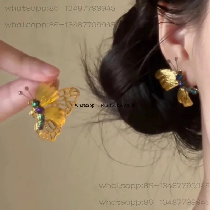 New Chinese retro gold butterfly earrings light luxury high sense niche unique temperament stud earrings