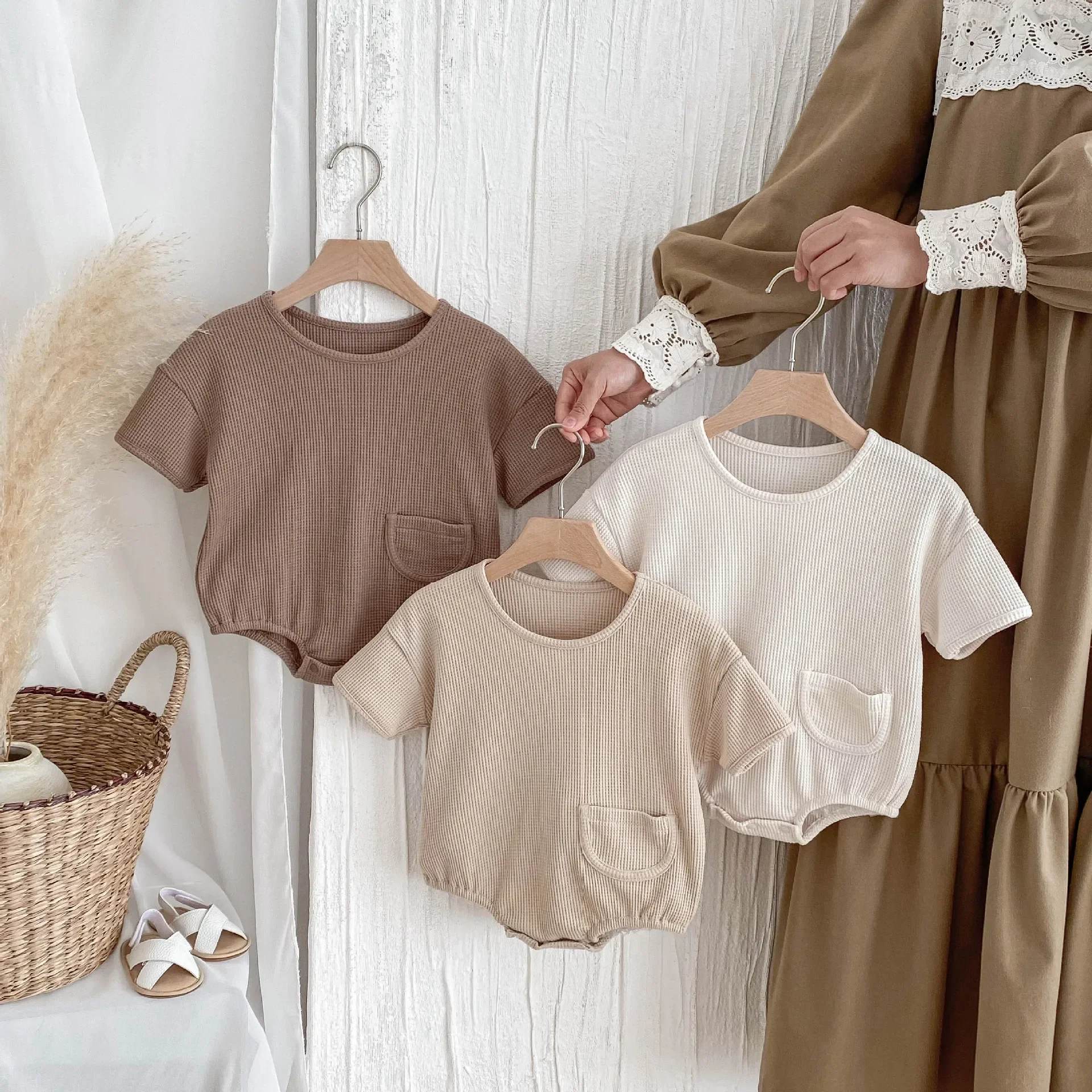 

New Korean Style Baby Summer Cotton Simple Comfortable Short - Sleeve Waffle - Knit Onesie with Small Pocket Decoration Romper