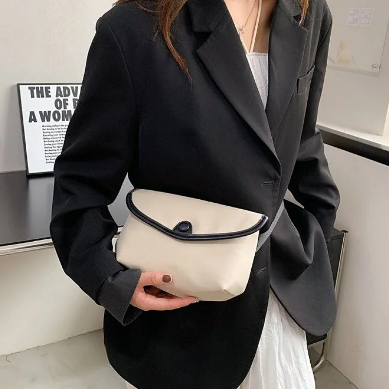 

Стильная дизайнерская большая сумка для женщин. Высококачественная минималистичная винтажная мода с буквенным логотипом. Кожа большой вместимости.