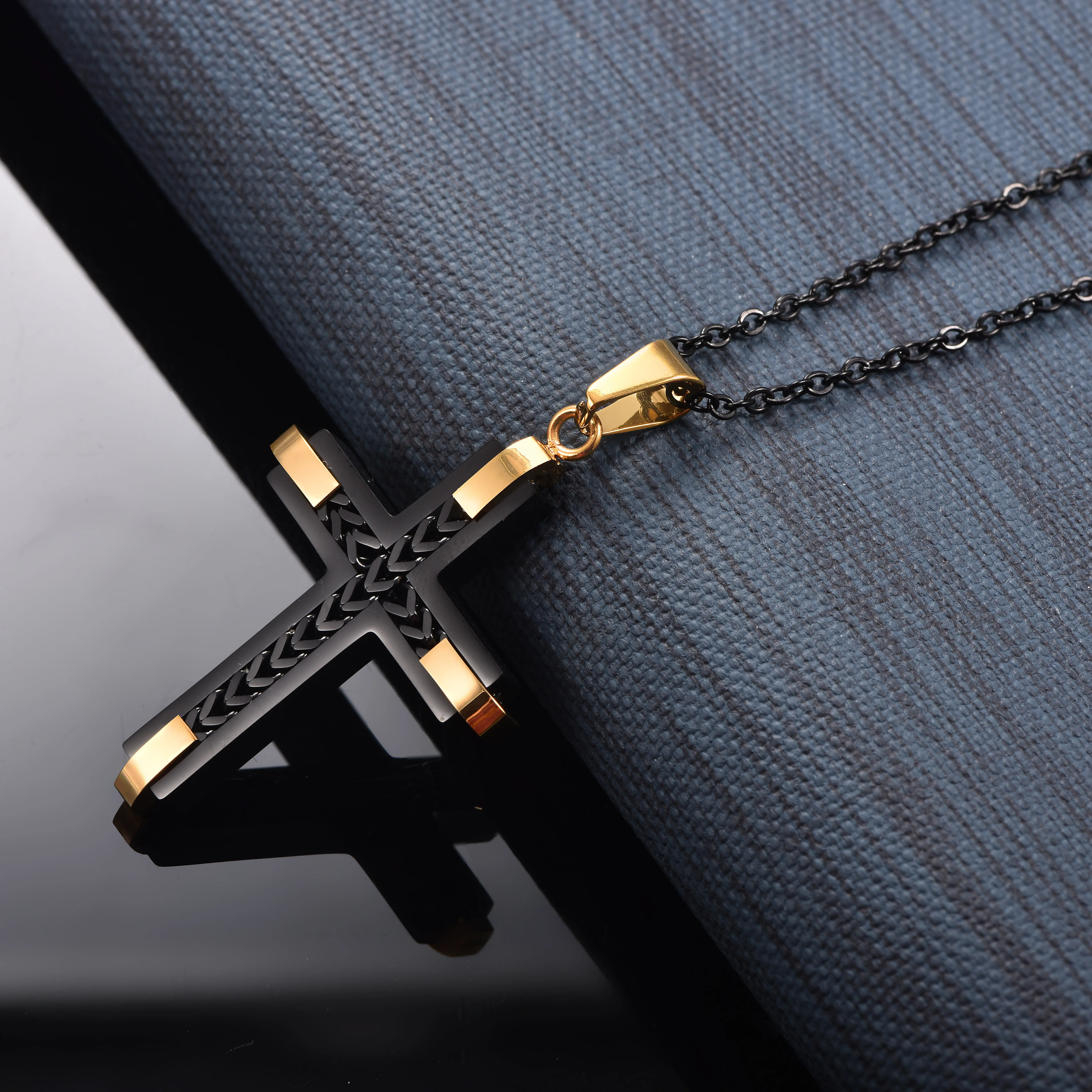 Vintage Edelstahl Hohlgeflochtener Kreuzanhänger Halskette Zweifarbige Religiöse Kreuzkette Männlicher Gebetsschmuck Geschenk – Detail 6