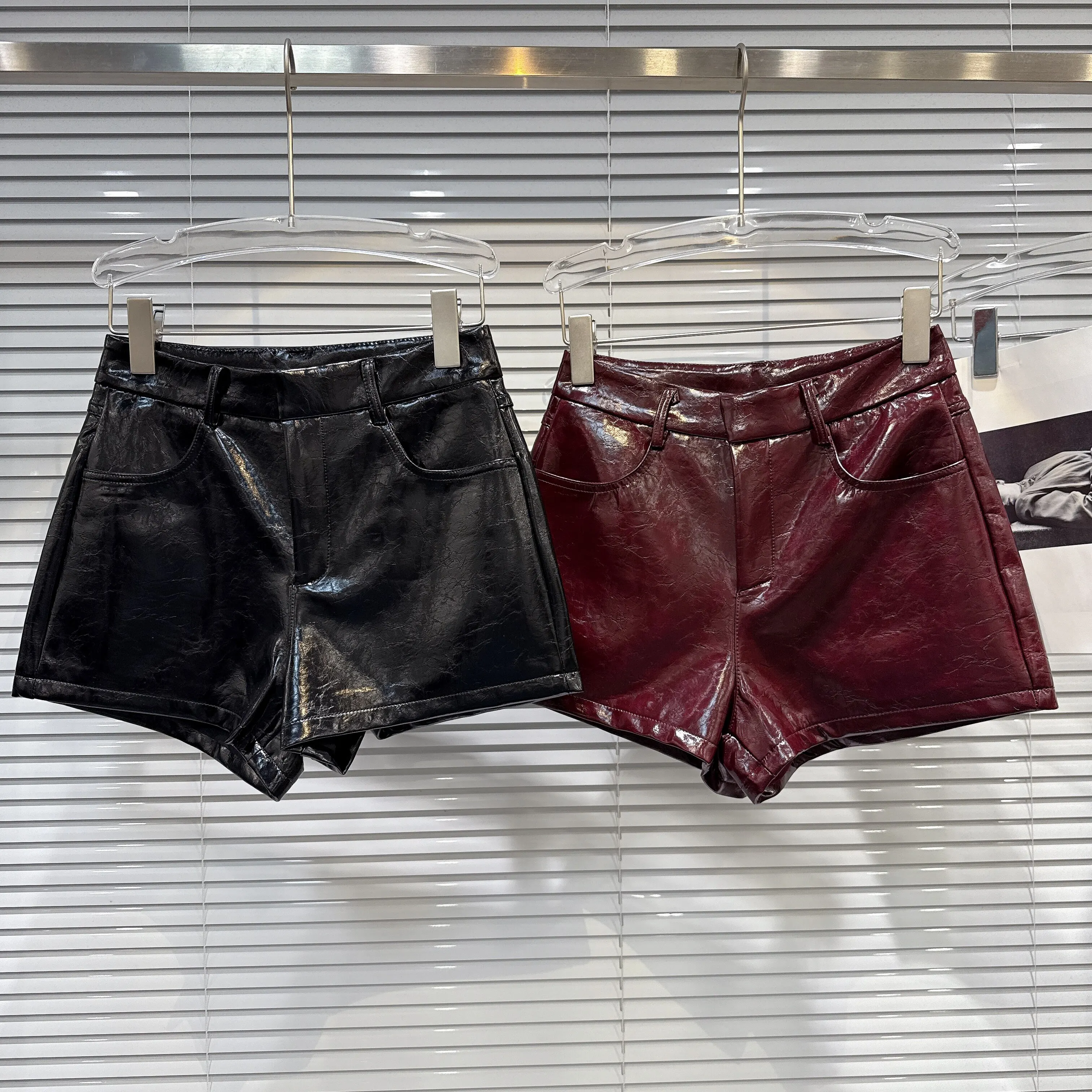 ZONHEMEN 2026 Autumn New Sexy Hot Girl Glossy Texture Solid Slim PU Leather Shorts Women Three-Quarter Length Shorts