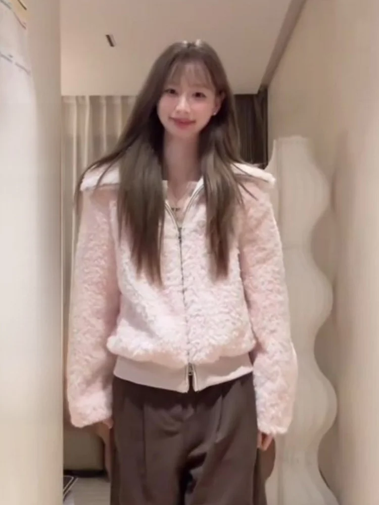 

Розовая нежная эко-куртка из искусственного меха для женщин, утепленная, молодежная модель, пушистая, антивозрастная, женское пальто