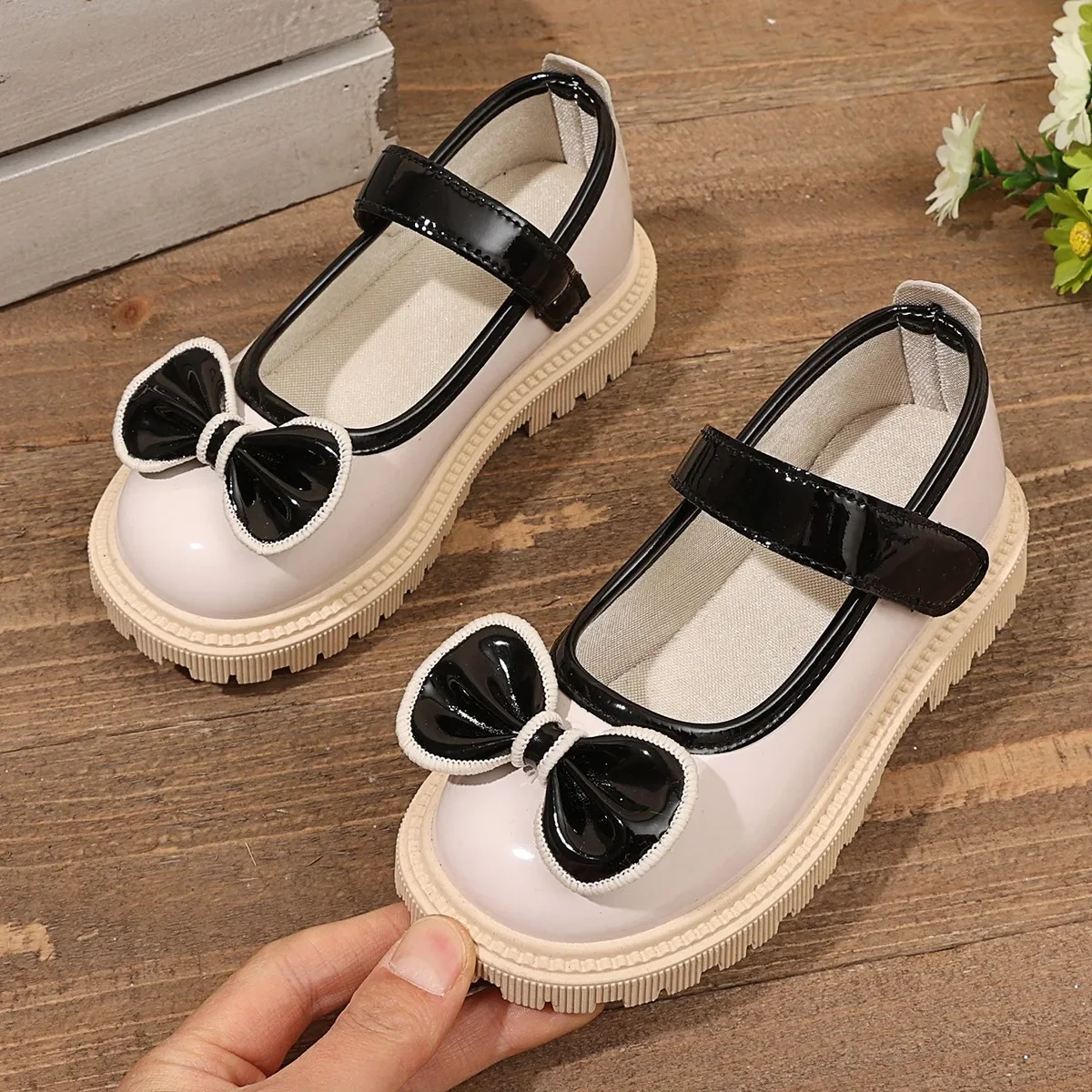 

Sweet Kids Casual Shoes Sweet Bows Elegant Girls Princess Flat Shoes Soft Bottom 2025 Autumn New Children Leather Shoes Non-slip