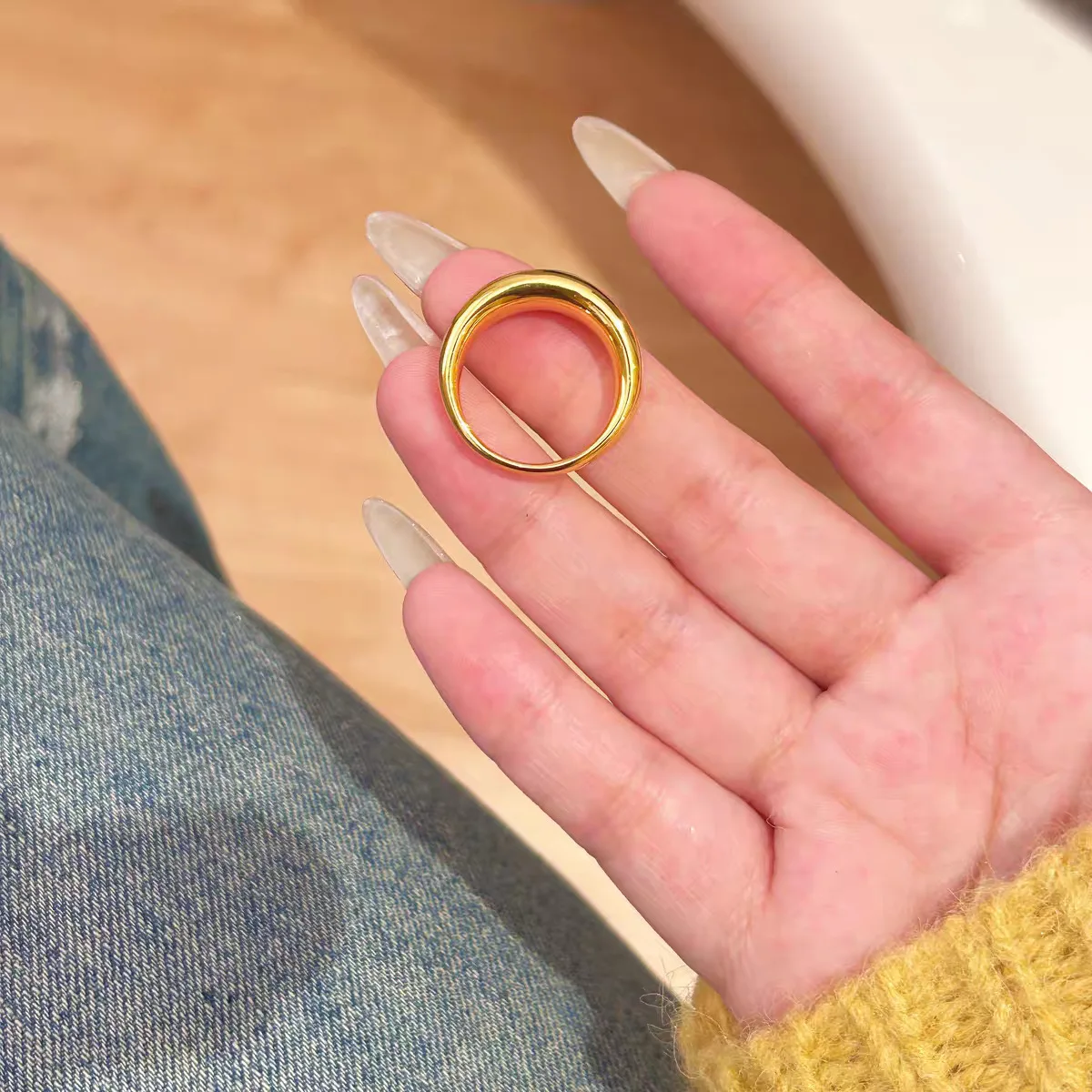 AU999 24K Gold Women's Bread Closed Ring - Polished Surface + Shimmer Edge Contrast, Engraved Micro Patterns, Daily Luxury Vibe