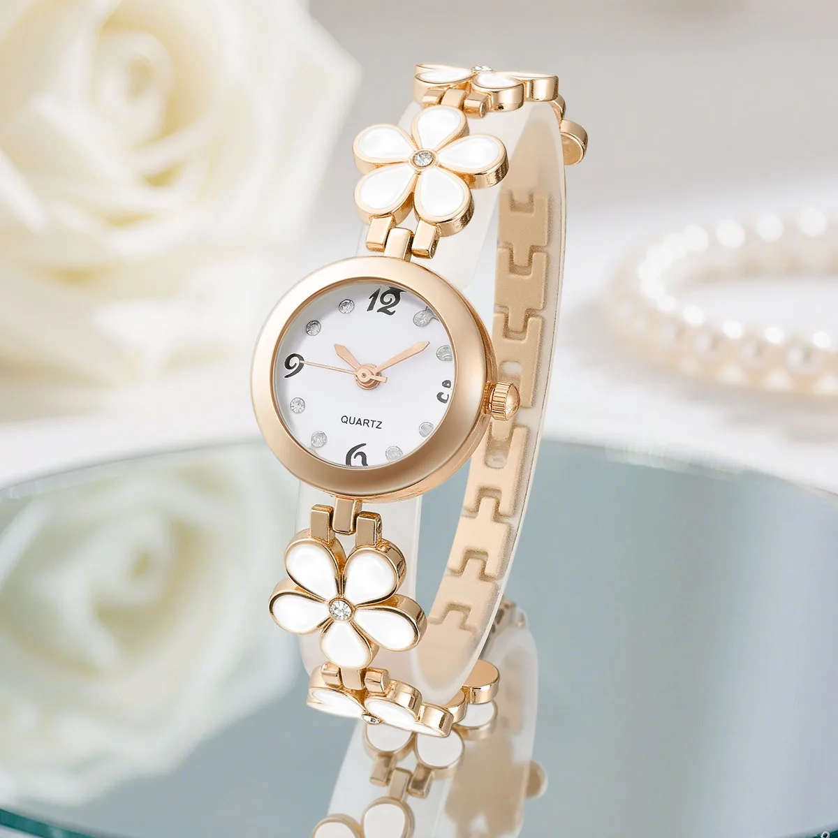 Ladies Quartz Watch Floral Design Elegant Timepiece for Women