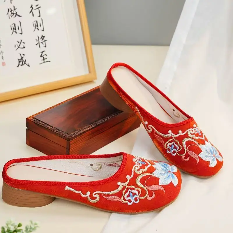 

Women's Baotou Embroidered Slippers Soft Sole Non Slip Breathable Low Heel Home Slippers Outdoor Ethnic Style Half Slippers