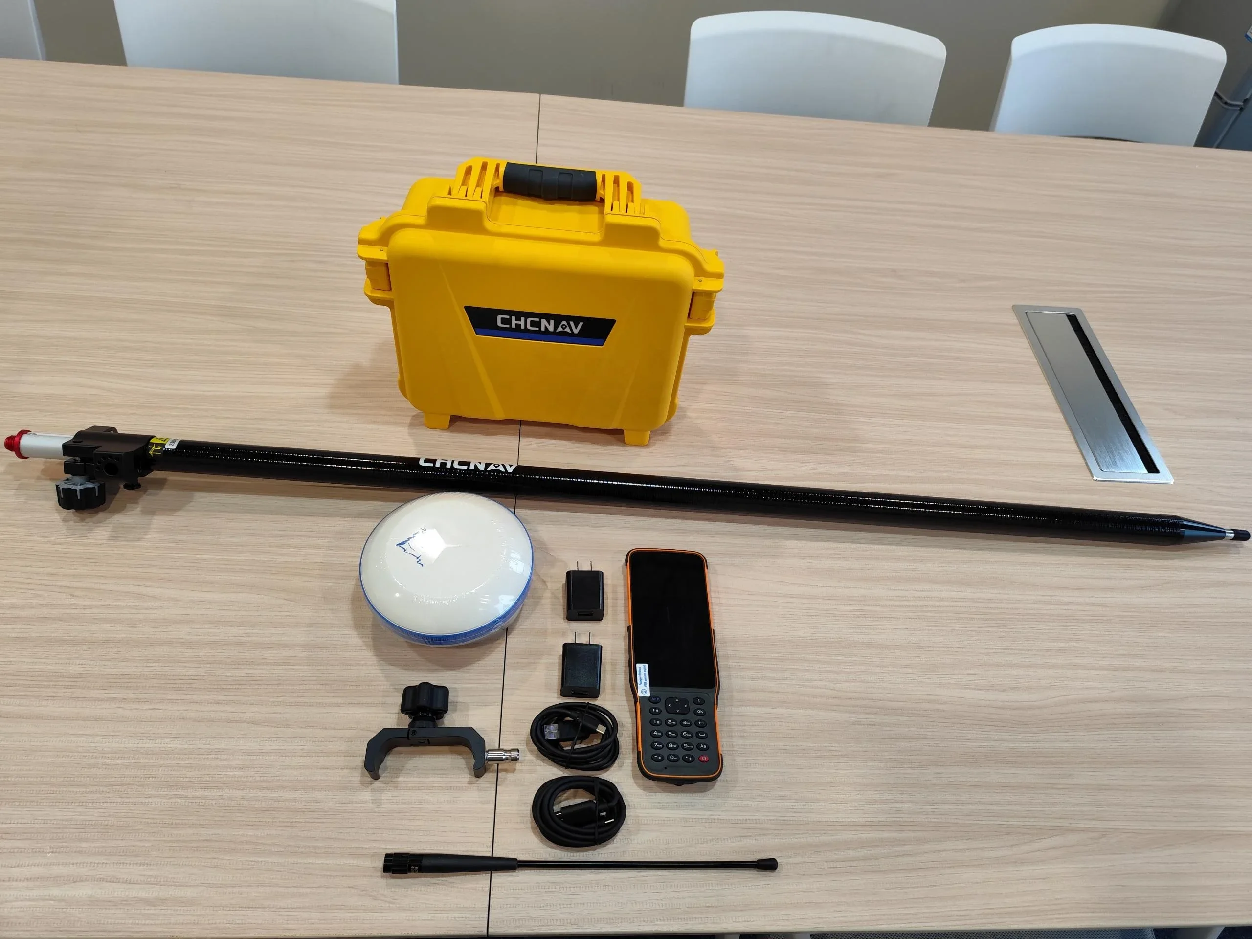 Smart GPS CHC i83/X7 with 1408 channels IMU-RTK and centimeter precision GNSS receiver