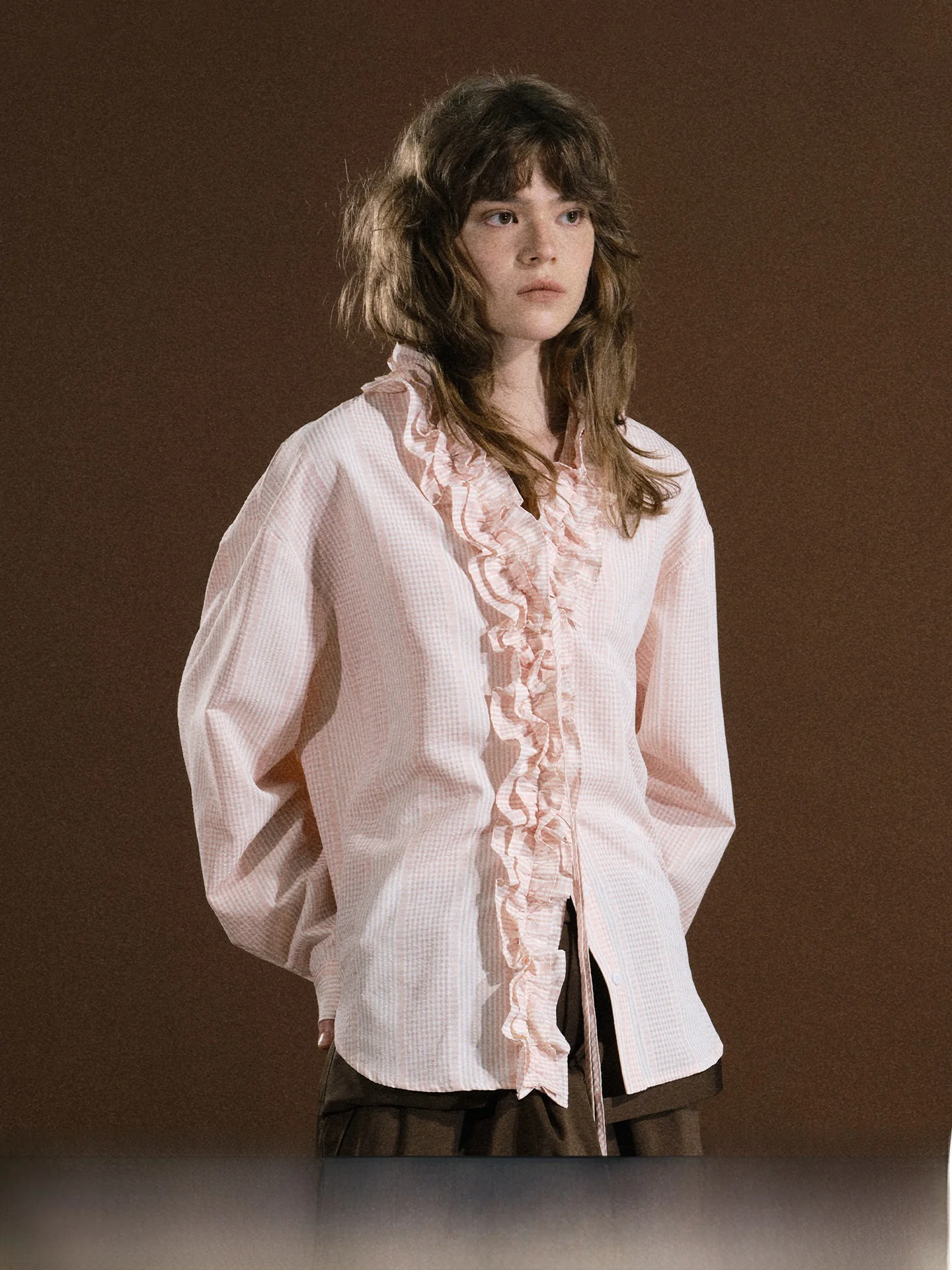 

Свободная длинная рубашка в клетку с V-образным вырезом и поясом, женская, для повседневной носки, из полиэстера, тонкая, осенняя коллекция 2025