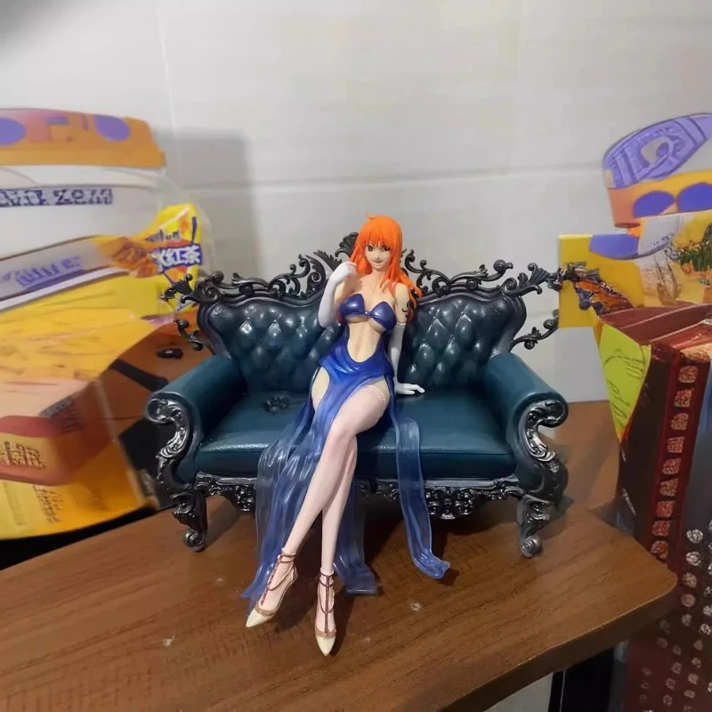 Duże potwory w serii Energy bu, winylowe pluszaki, zawieszki, pudełka, figurki z zakrytymi twarzami, breloczki, prezenty.