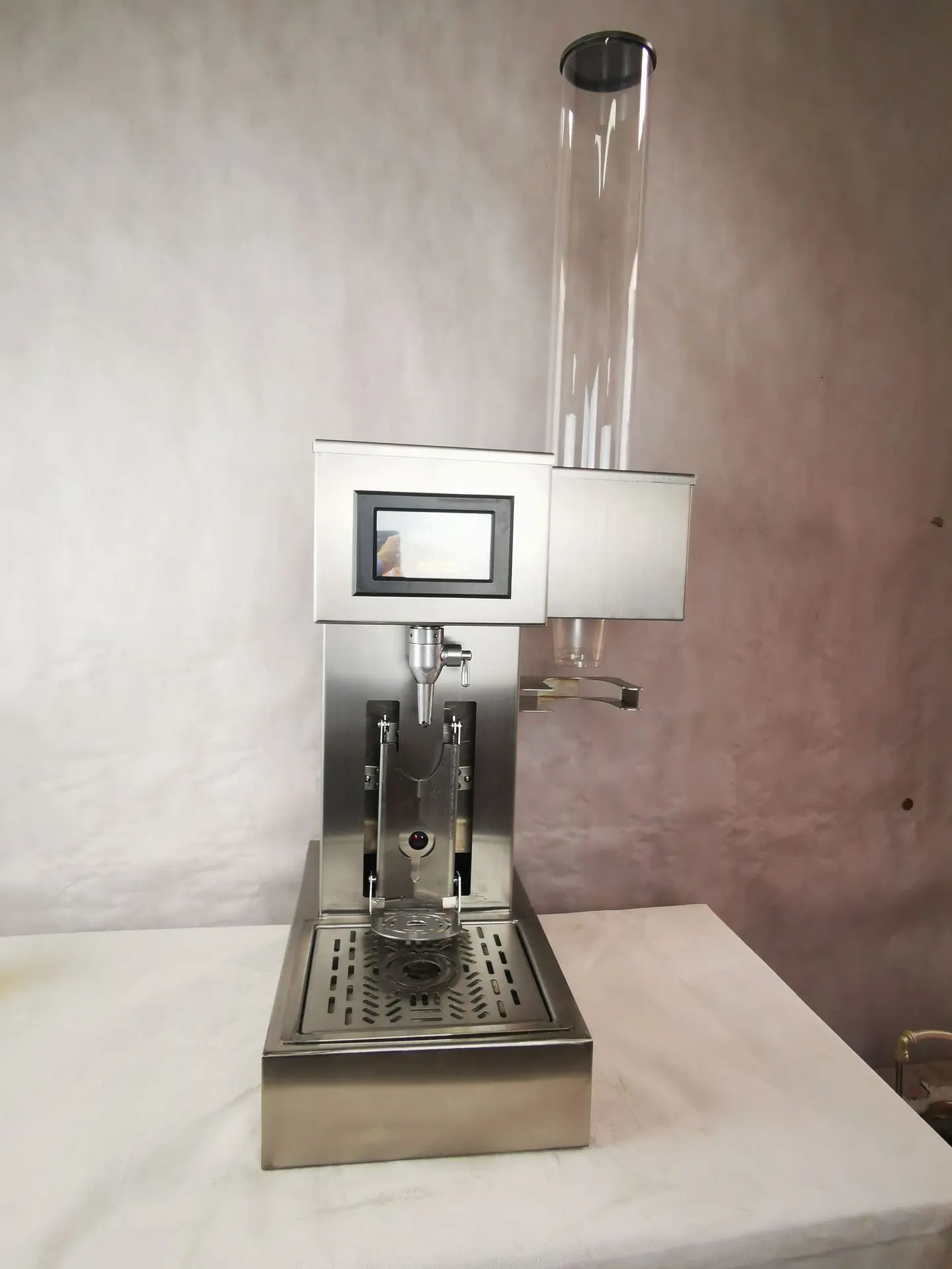 

Drop cup automatic intelligent beer machine