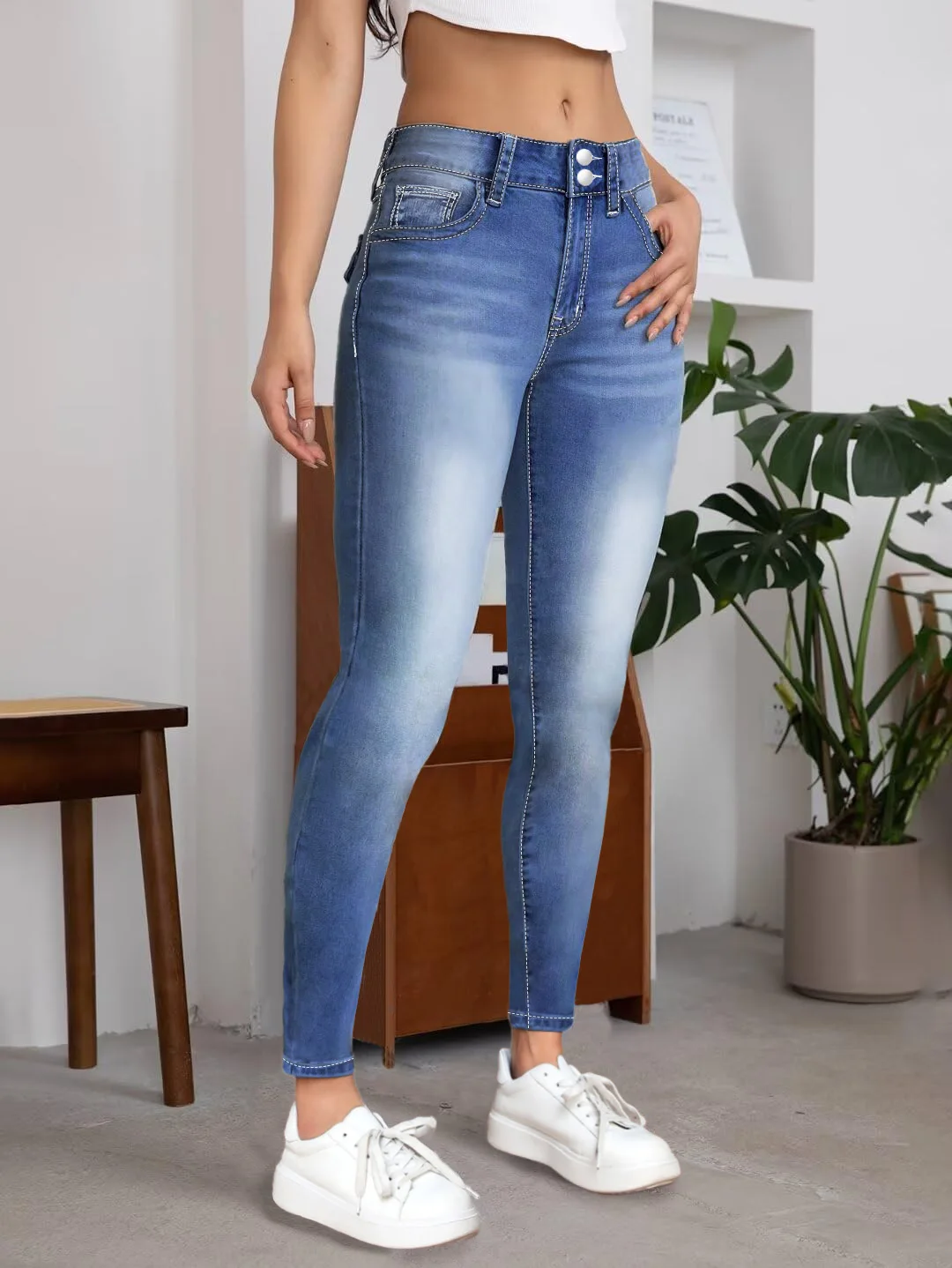 

Women's Plus Size Blue Washed High Waist Denim Capri Pants, Contrast Stitching Stretchy Hip-Lifting Commute Skinny Jeans
