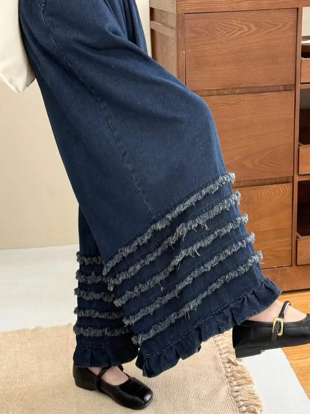 Nuovi pantaloni in denim di cotone autunno 2025, volant in vita elastica da donna, jeans a gamba larga da pendolarismo dolce retrò francese Mori Girl B57826CC