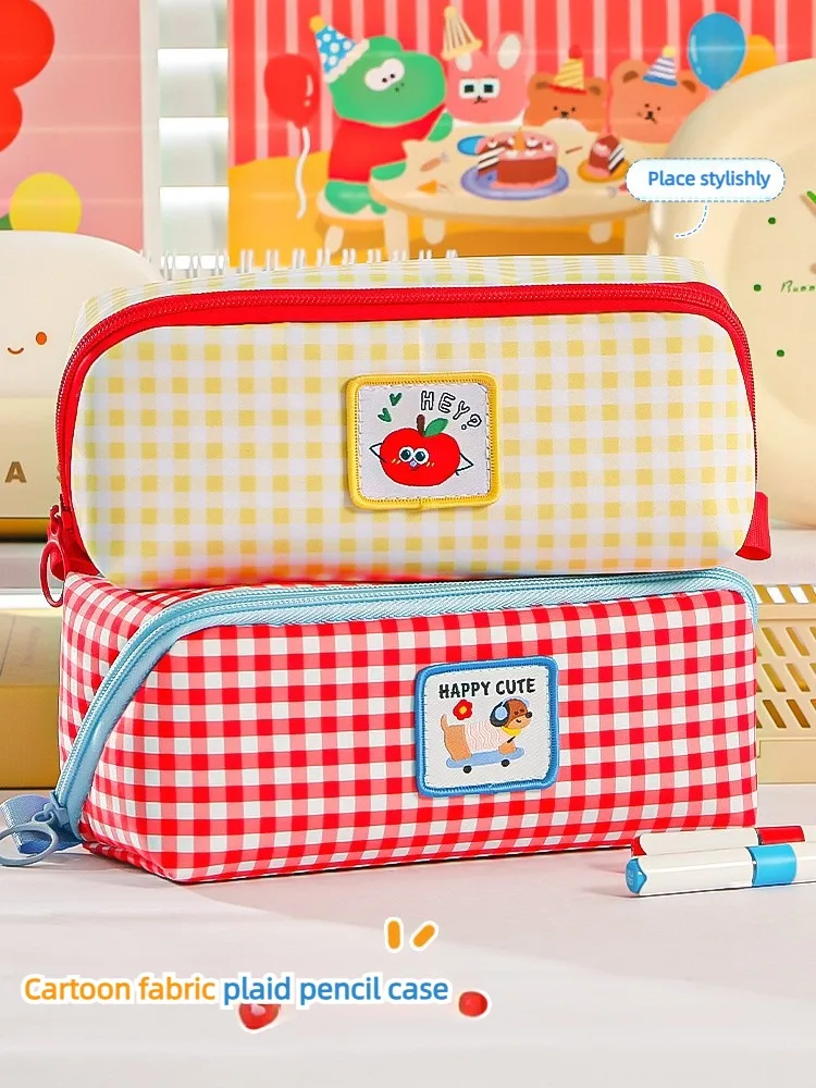 Niedliches kariertes Cartoon-Etui mit Apfelmotiv, großes Fassungsvermögen, Schreibwarentasche, ästhetisches Stiftetui für Schüler, Schule, Bürobedarf – Detail 3
