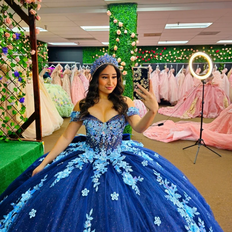 

Блестящее королевское синее платье Quinceanera с открытыми плечами, блестящая цветочная кристаллическая наклейка, длинный хвост, платья de 15, Quinceanera ﻿ Настроить