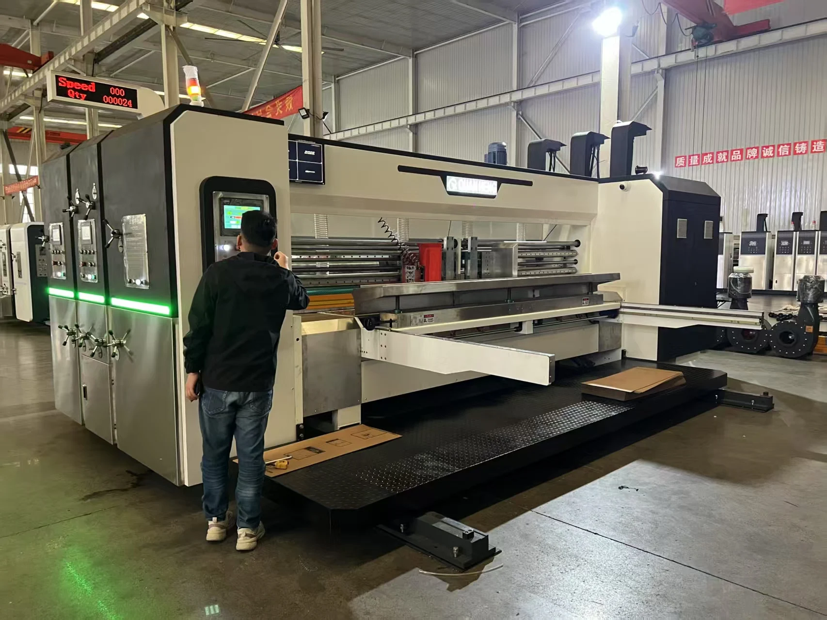 Machine de découpe et d'impression, Machine de fabrication de boîtes en carton ondulé