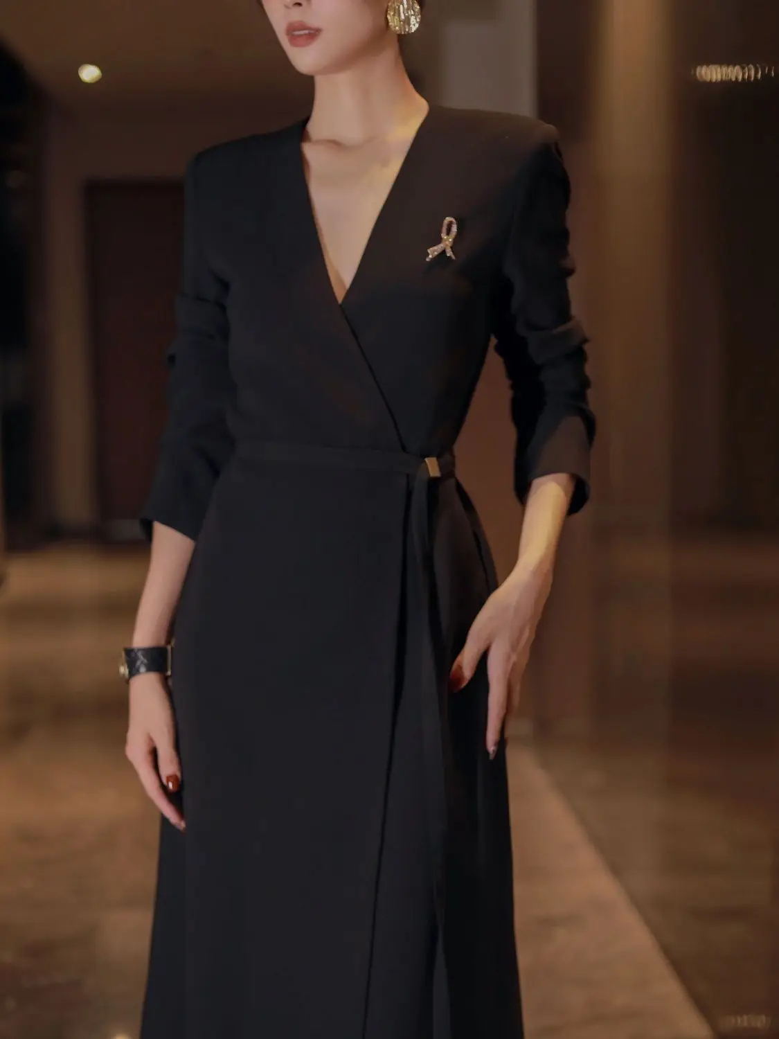 Hepburn Style Autumn New Style Temperament Commuting Slimming V-neck Simple Black Suit Dress Women\'s Small Black Casual Dress
