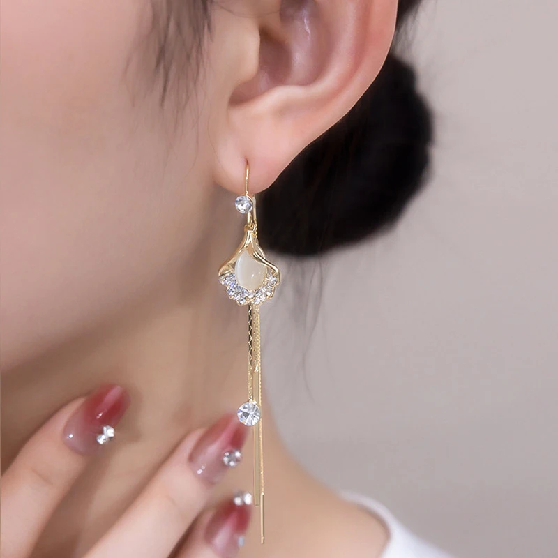 Elegant Ginkgo Leaf Long Tassel Ear Wire for Women New Fashion Trend Light Luxury Temperament Ladies Wedding Party Jewelry Gift