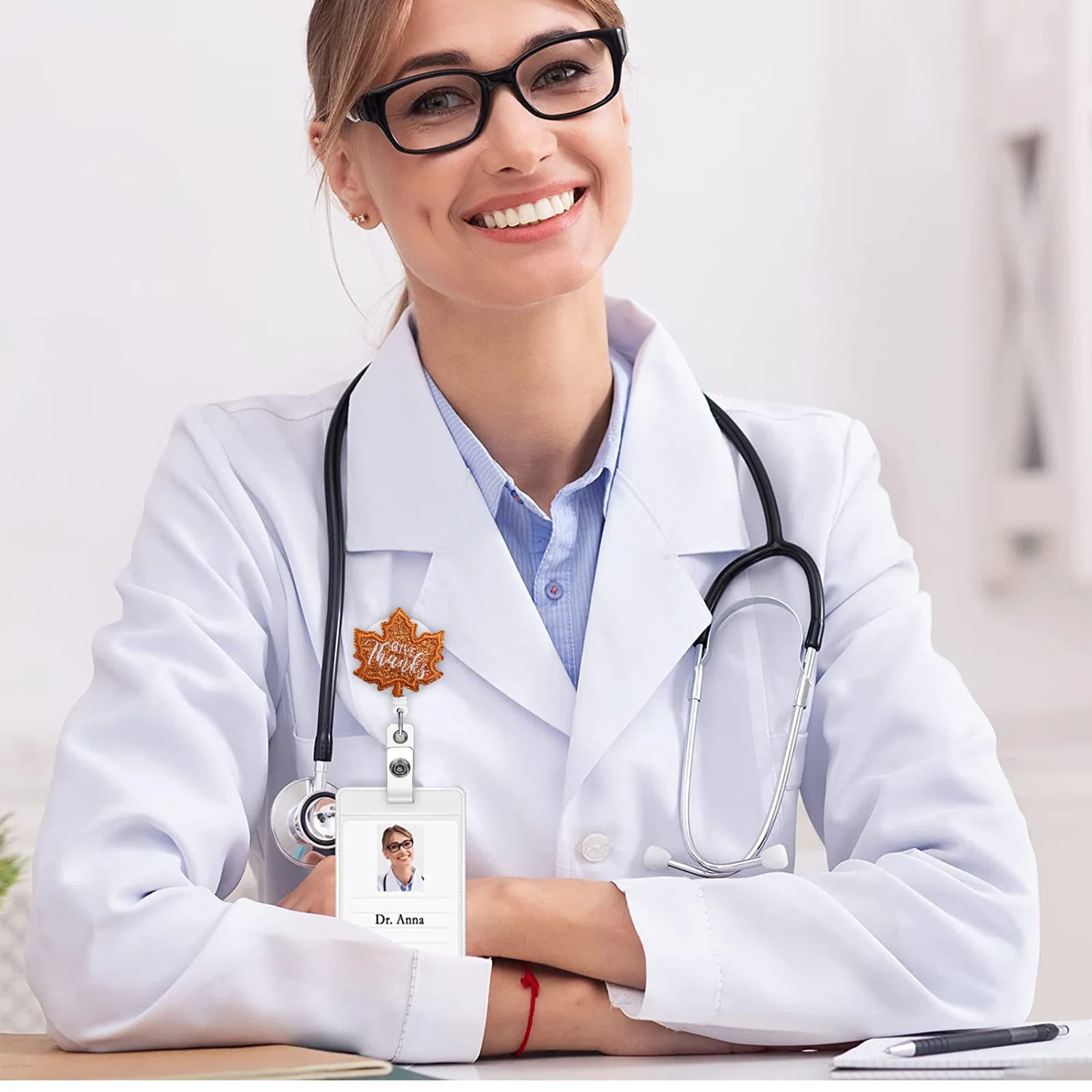 รอกป้ายประจำตัววันหยุด ที่ใส่ป้ายประจำตัวแบบพับเก็บได้สำหรับเทศกาล คลิปป้ายขอบคุณพระเจ้า สีสันสดใสสำหรับโรงเรียนสำนักงานพยาบาล